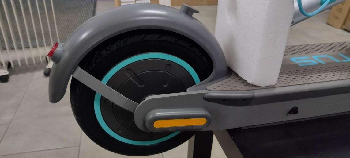 Second Life Hulajnoga elektryczna Motus Scooty 10" zasięg 60km stan bardzo dobry 3/7