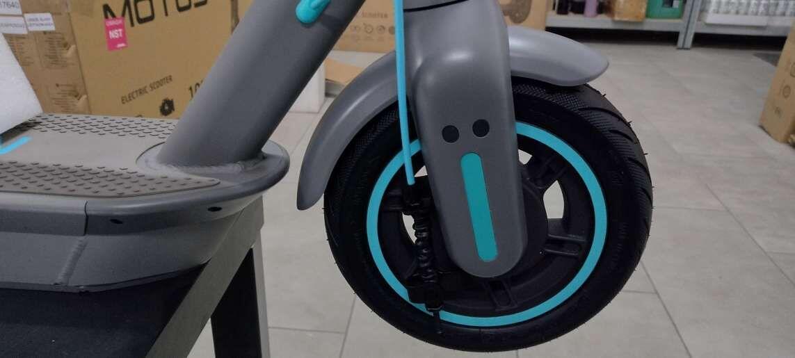 Second Life Hulajnoga elektryczna Motus Scooty 10" zasięg 60km stan bardzo dobry 4/7