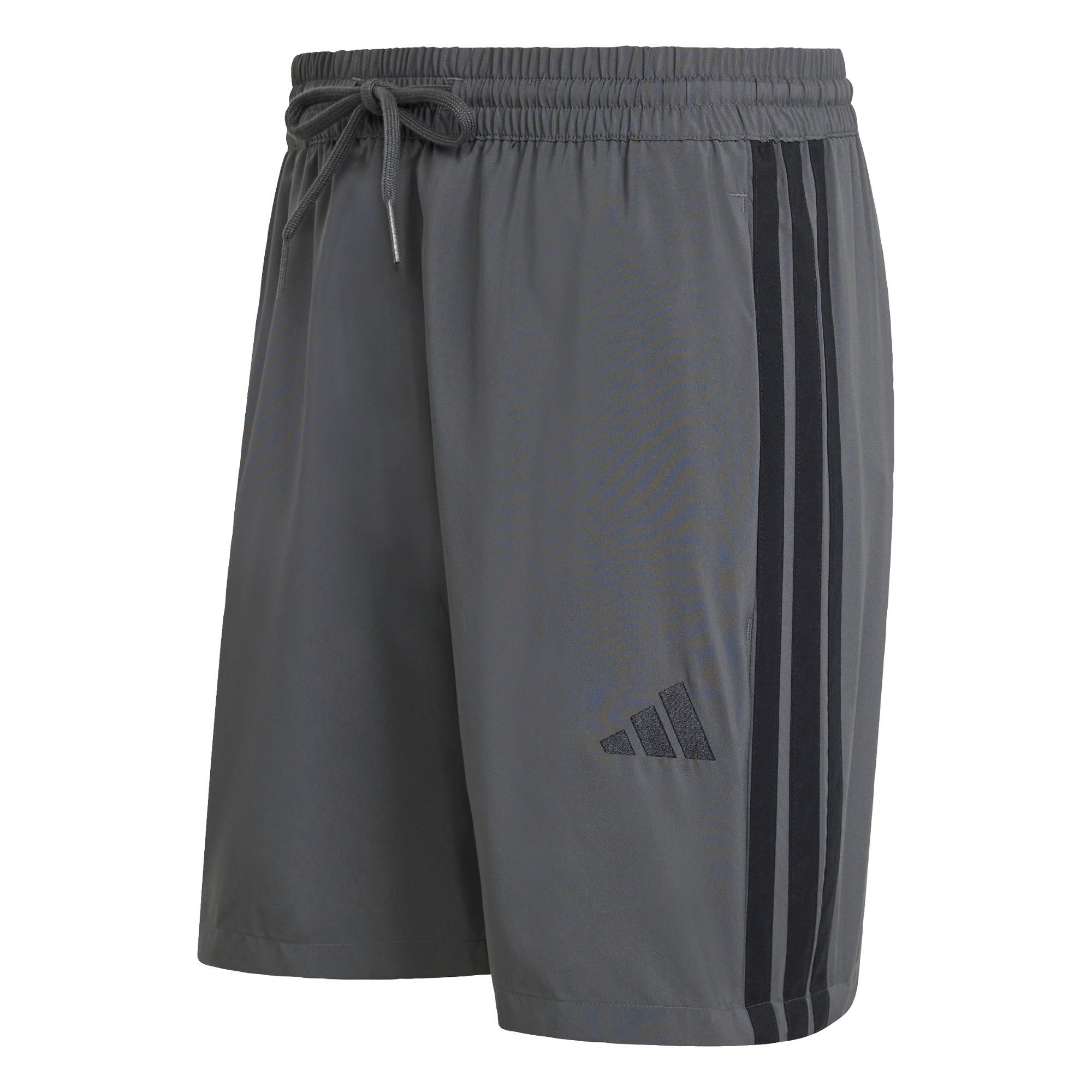 Short Essentials 3-Stripes Chelsea 2/5