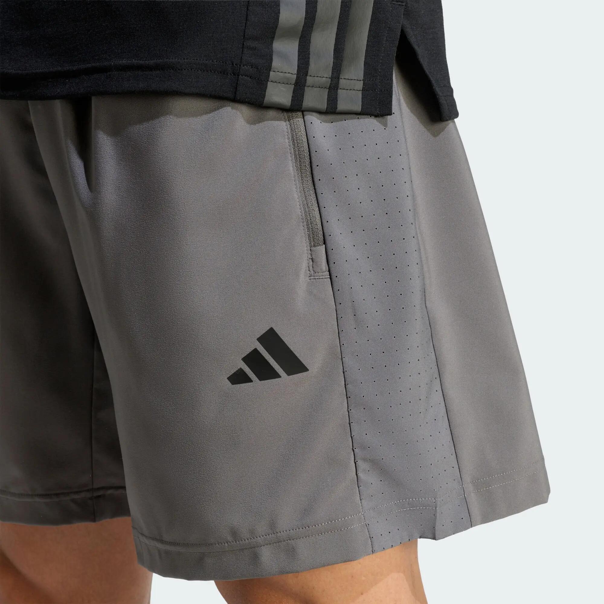 PANTALÓN CORTO TÉCNICO DE ENTRENAMIENTO ESSENTIALS BASE 4/5