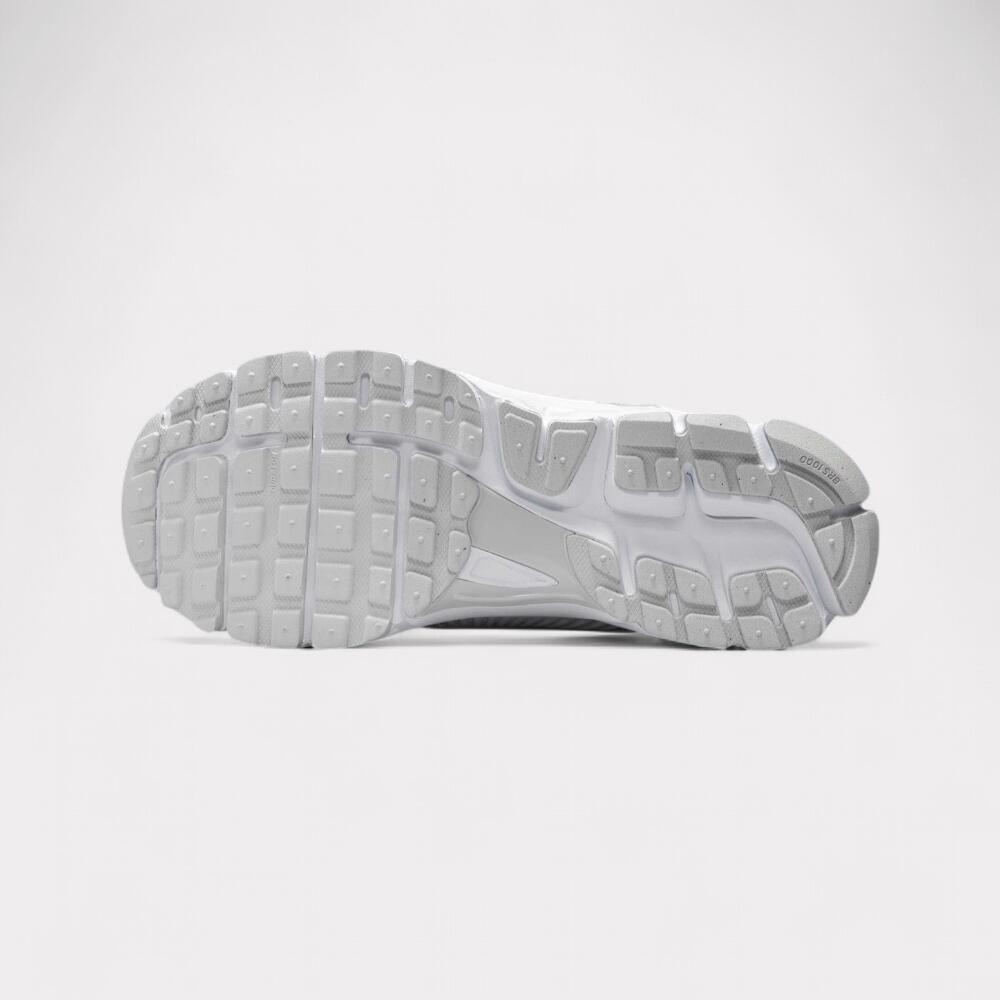 Nike Zoom Vomero 5 - White Silver 6/7