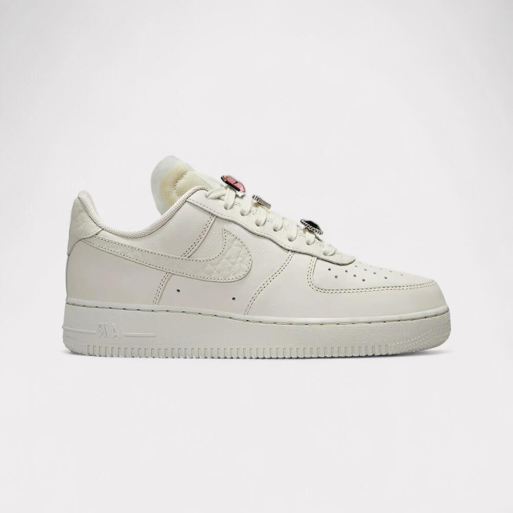 NIKE picture