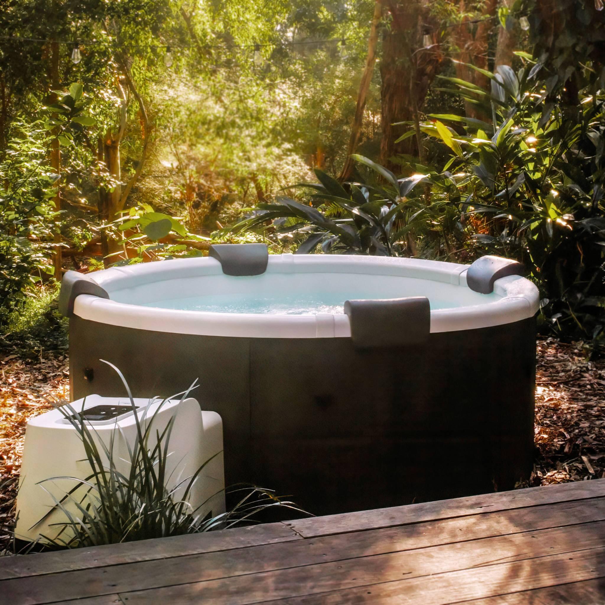 Spa rigide 6 places rond 4 coussins bâche + housse + 8 filtres | sweeek 2/5