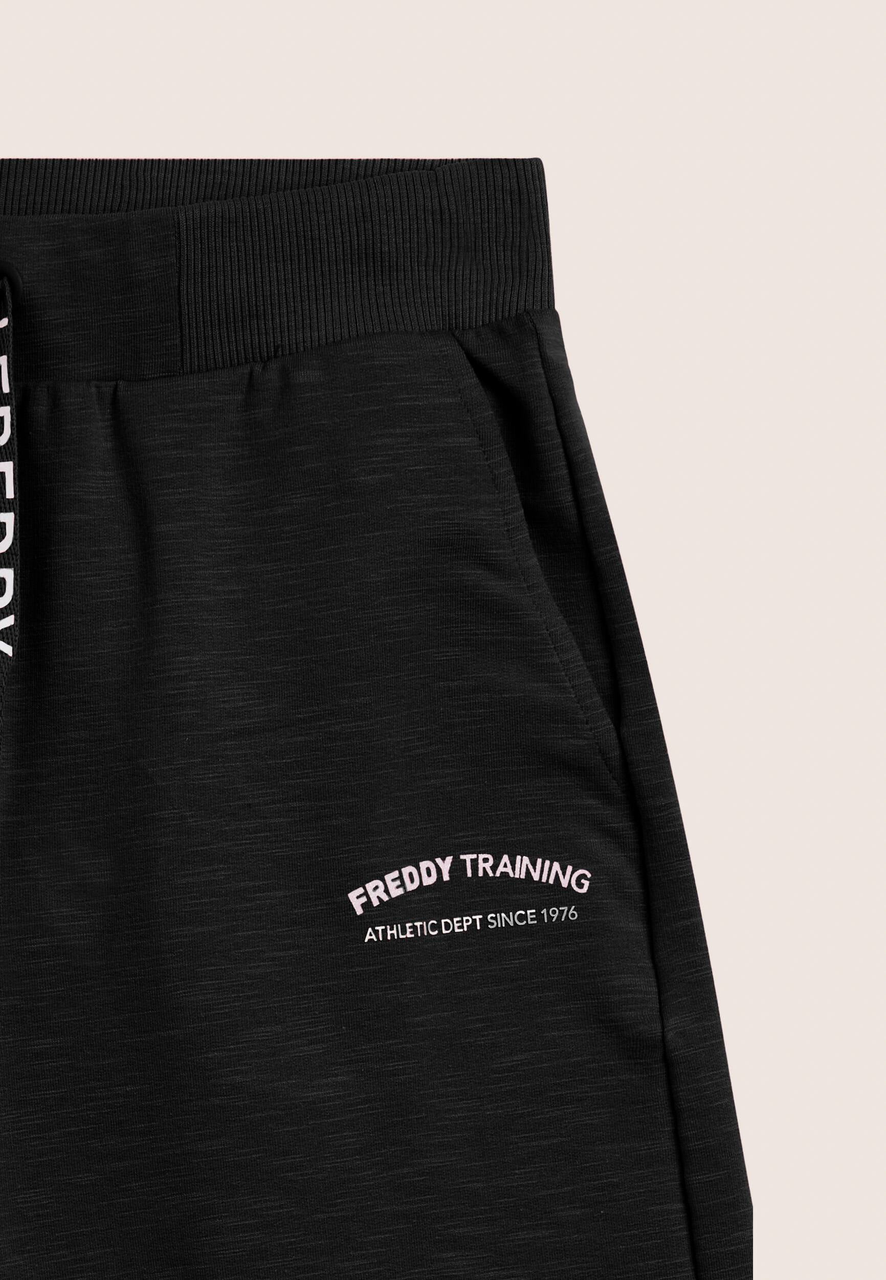 Pantalon court avec fentes latérales en tissu flammé 3/3