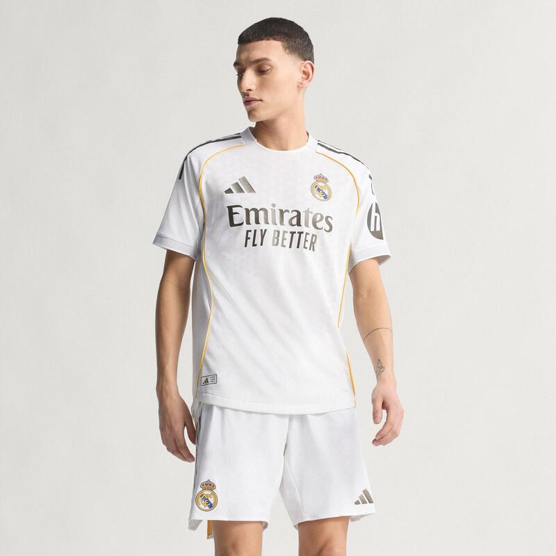 tricou autentic Real Madrid 25/26 pentru meciuri pe teren propriu