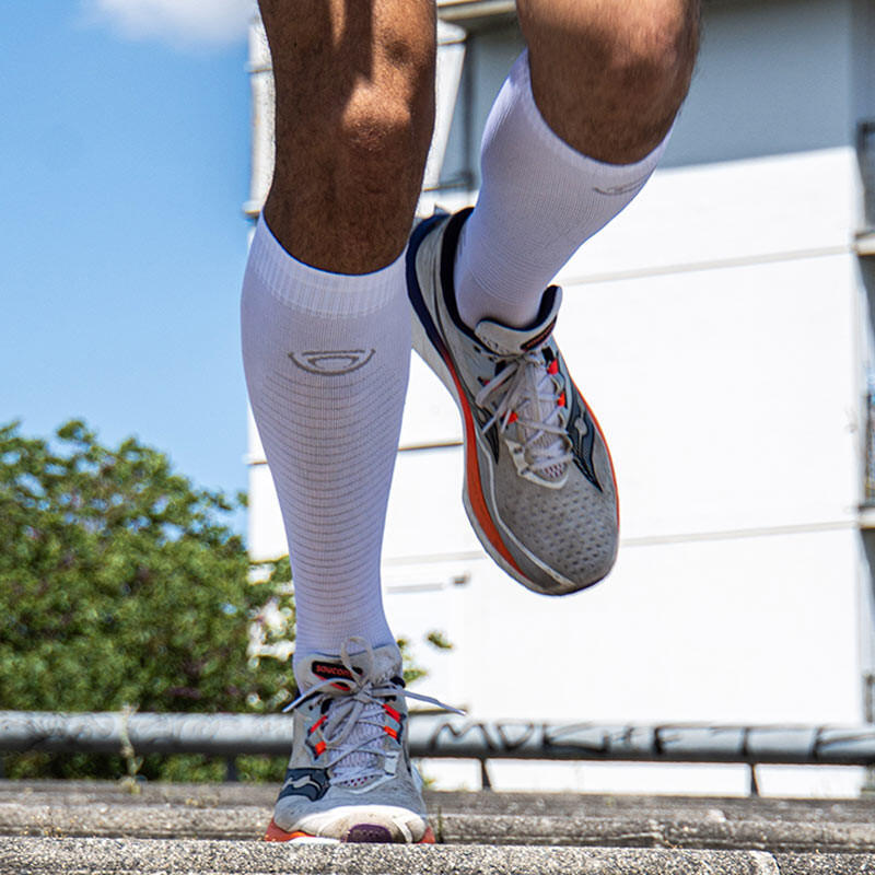 Chaussettes Run Marathon compression blanc/gris 2/3