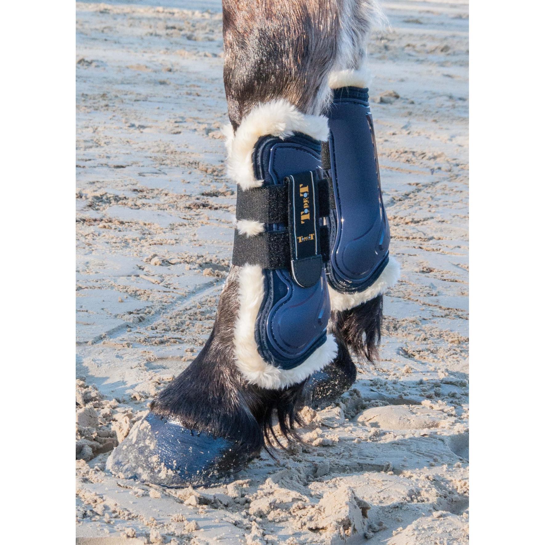 Open front gaiters for horses in sheepskin T de T Design 2/2