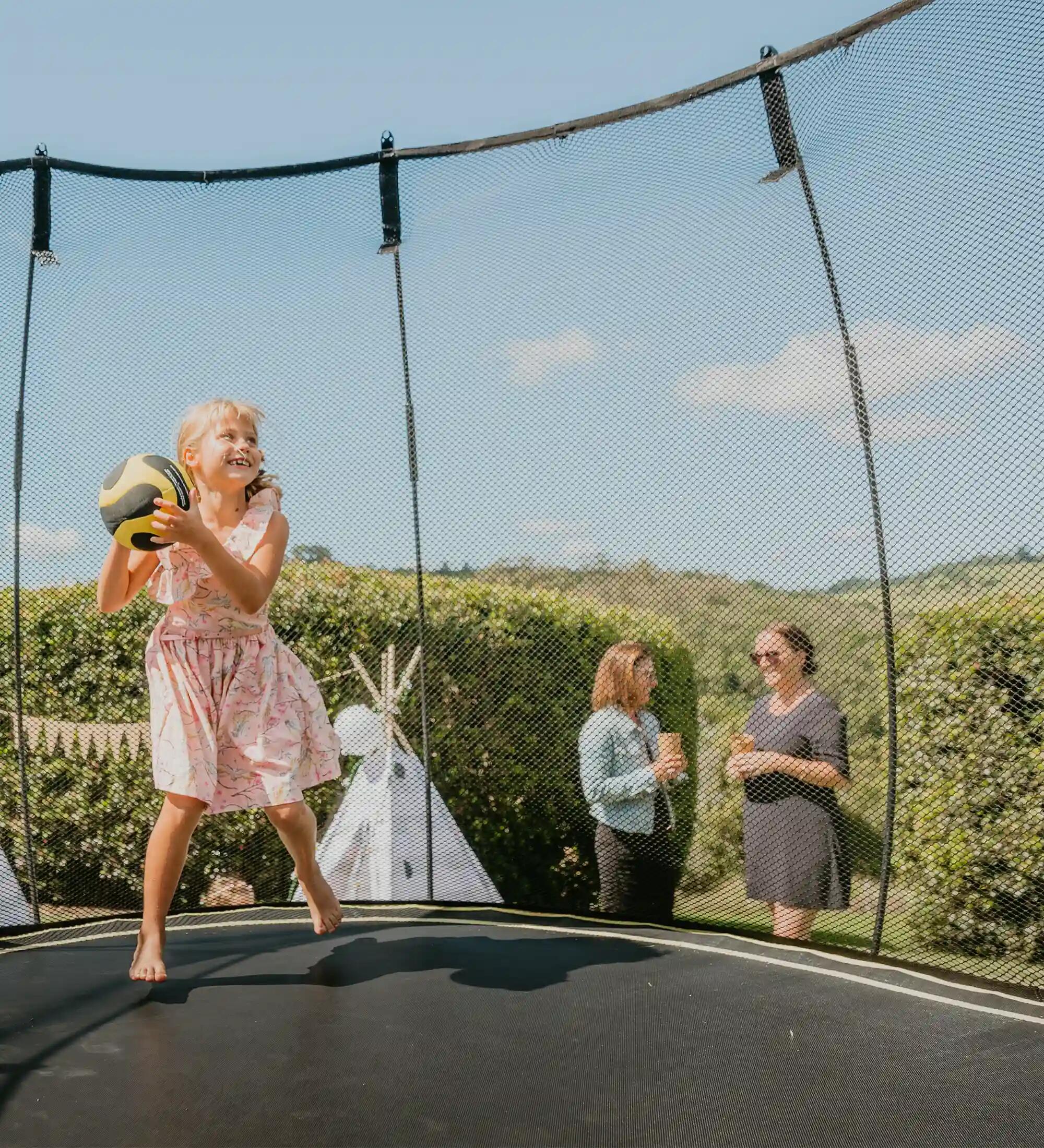 Bezpečná zahradní trampolína čtvercová 3,4m s ochrannou sítí a měkkými okraji 5/6