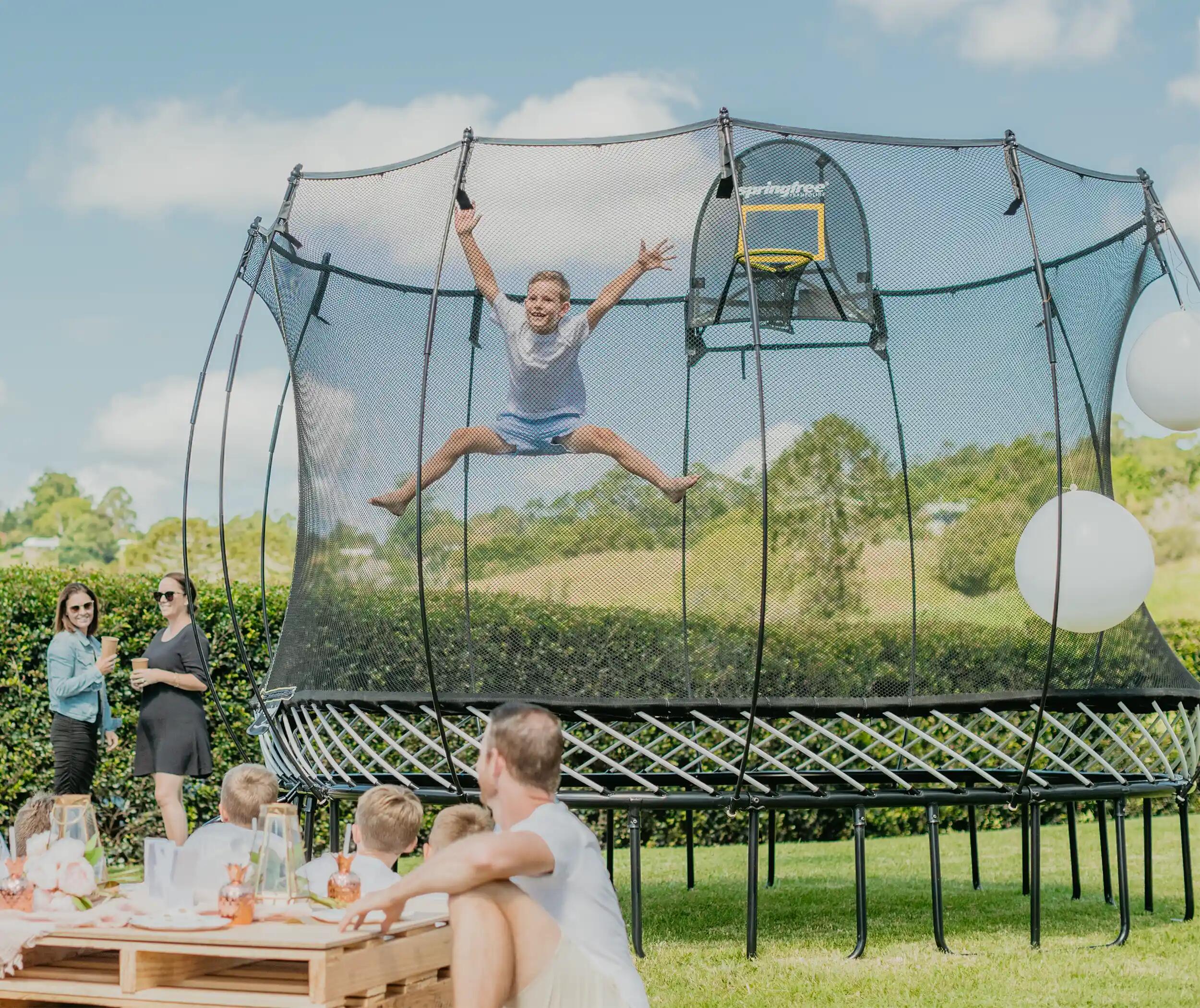 Bezpečná zahradní trampolína čtvercová 3,4m s ochrannou sítí a měkkými okraji 6/6