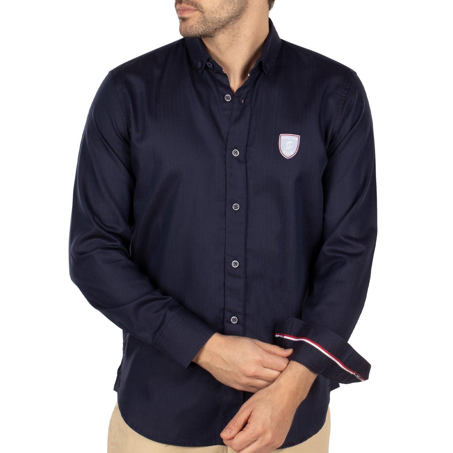 bleu marine.