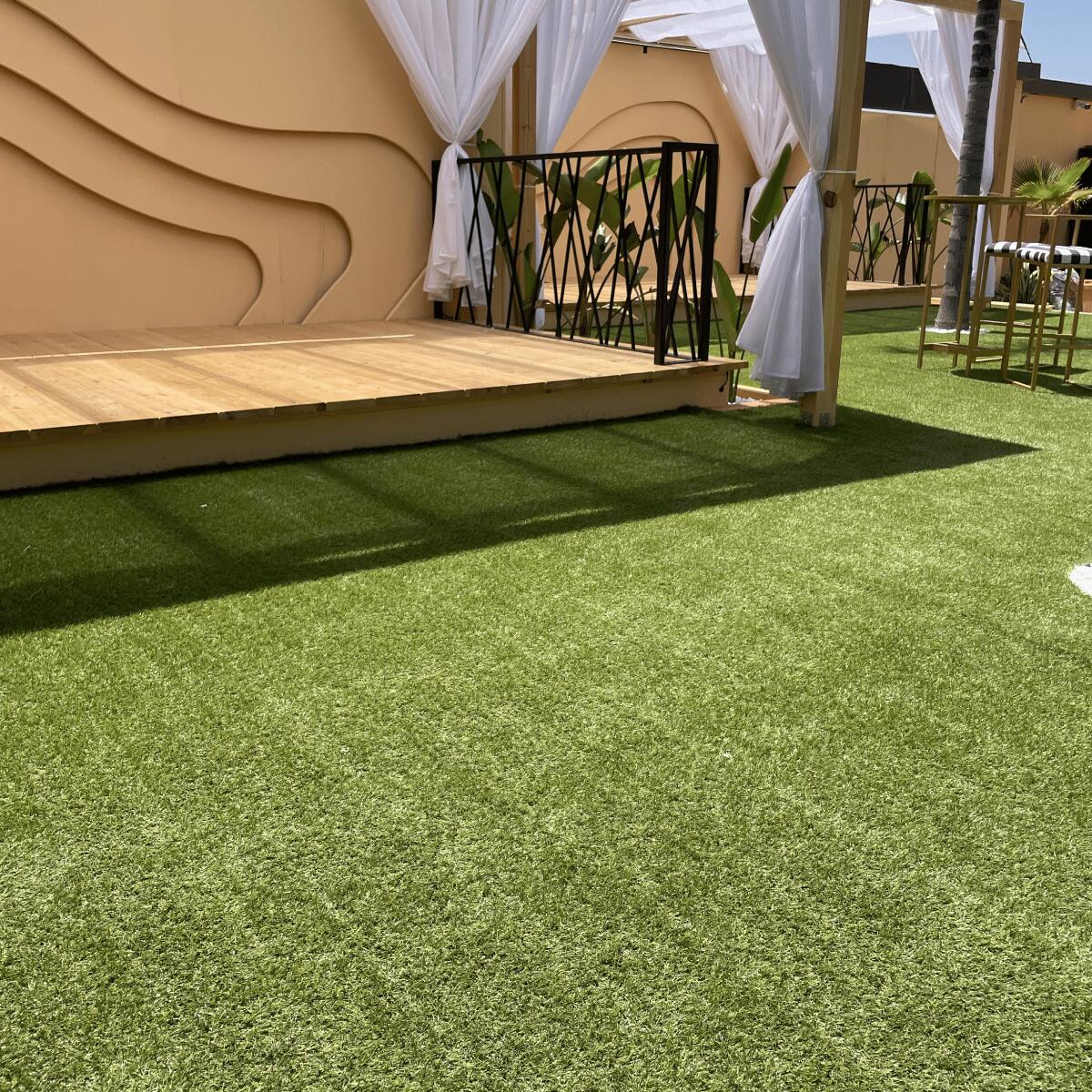 Césped artificial gimnasio exterior Garden Plus 22 mm 2×20 m | Bonerva 4/5