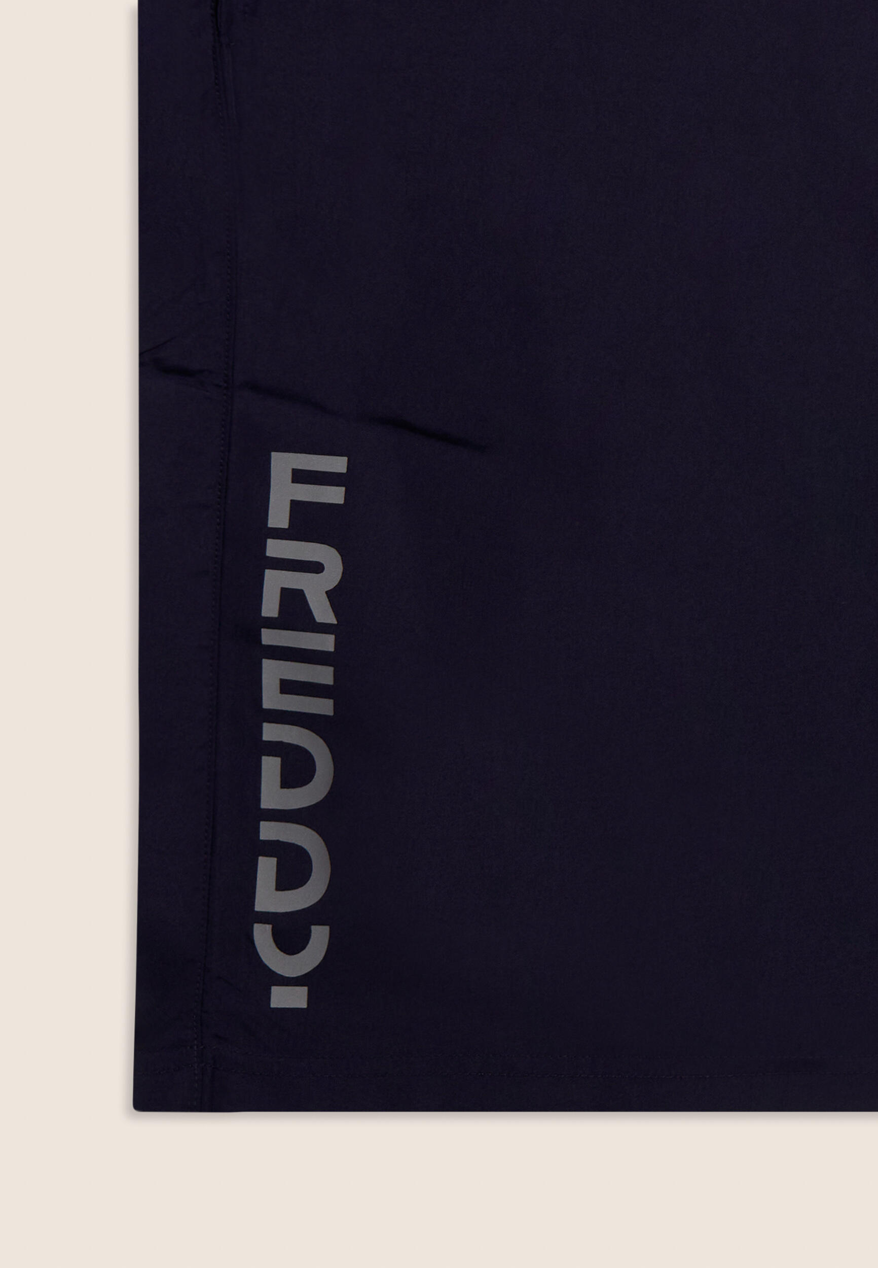 Pantaloni corti uomo tecnici con logo verticale 3/3