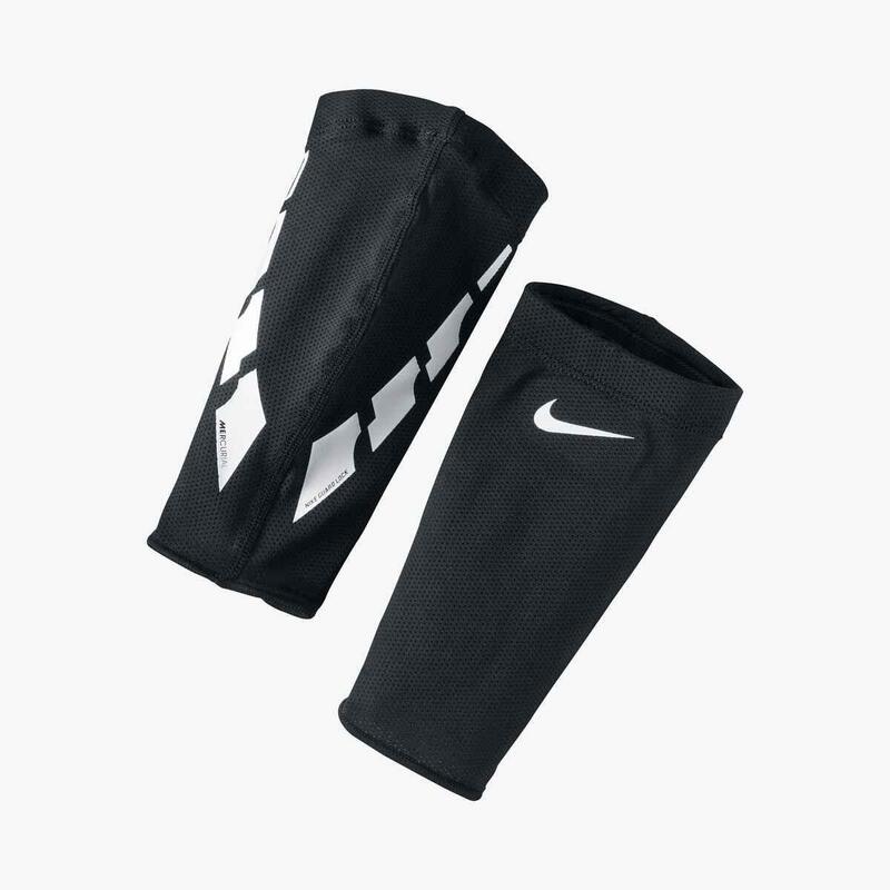 Aparatori unisex Nike Guard Lock, Negru