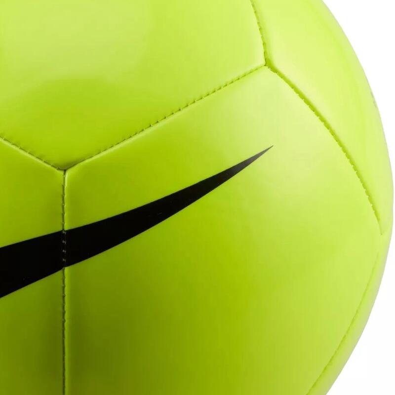 Minge fotbal Nike Pitch Team 26