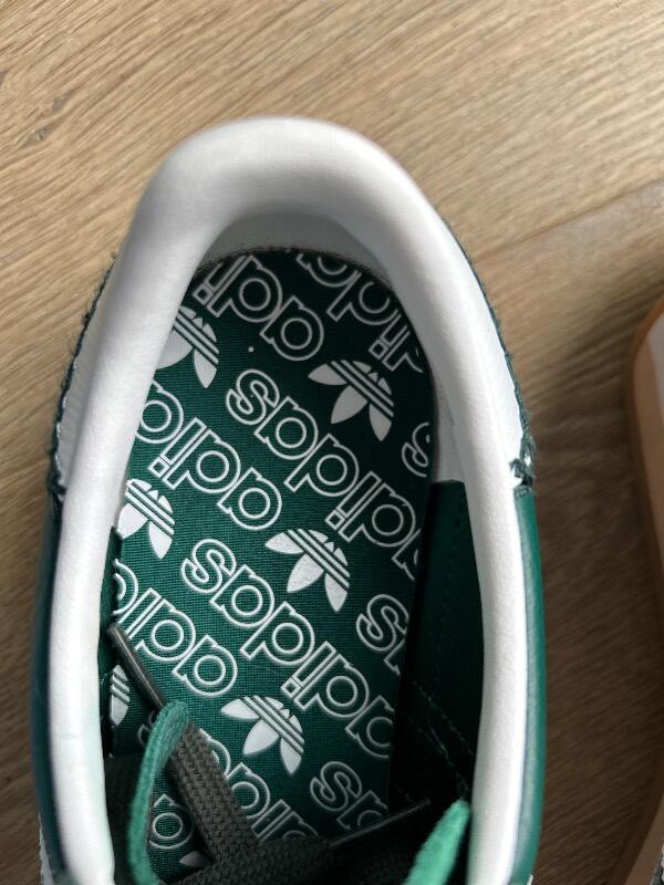 Entre Particuliers - Baskets adidas country neuves 6/7