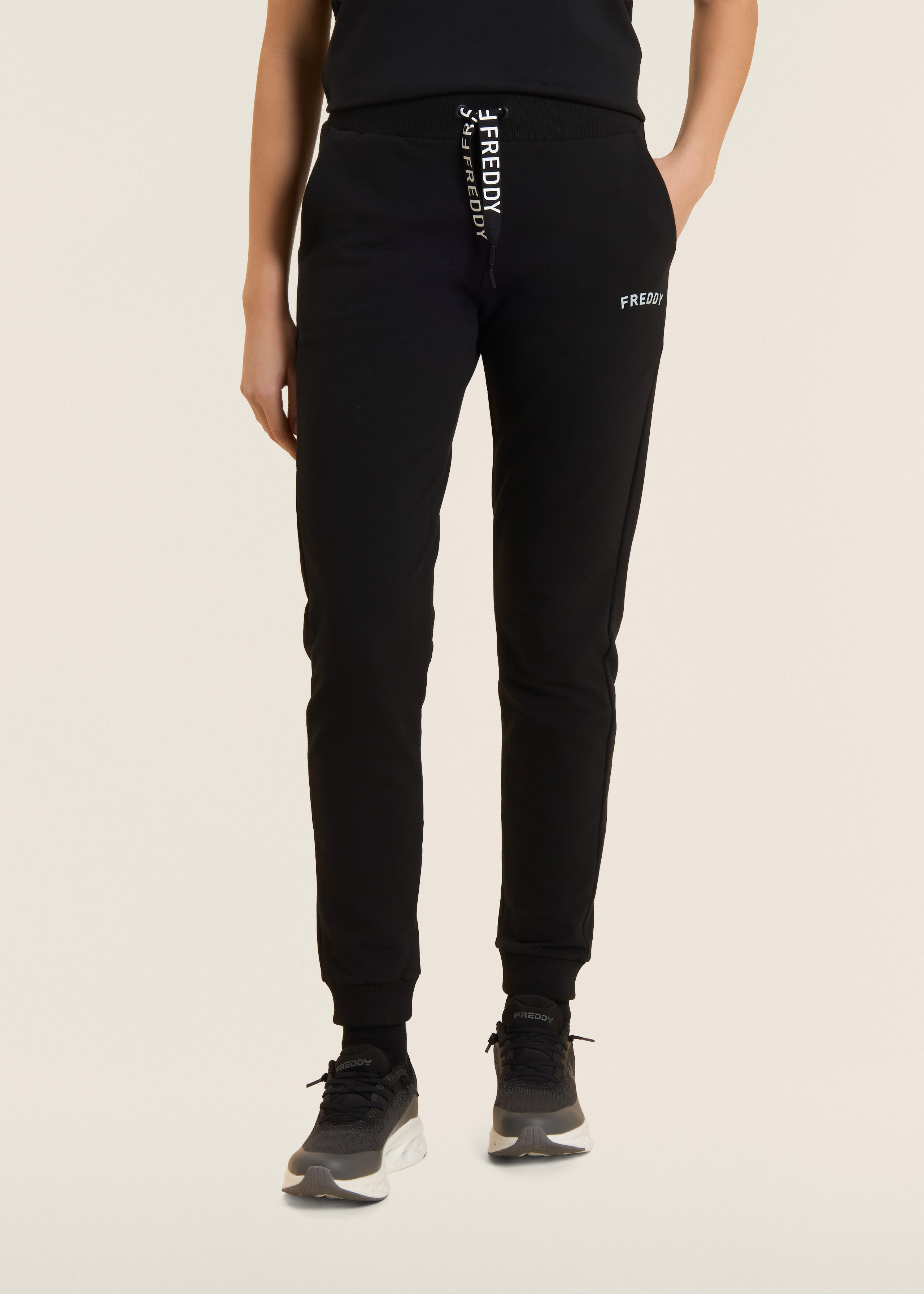 Pantalon avec poignets côtelés et logo FREDDY sur le cordon de serrage 2/5