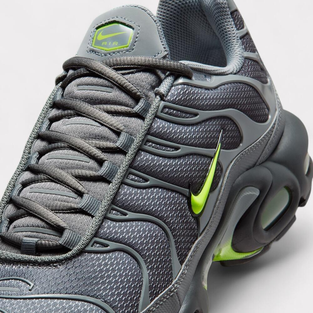 Nike Air Max Plus - Smoke Grey Volt 6/7