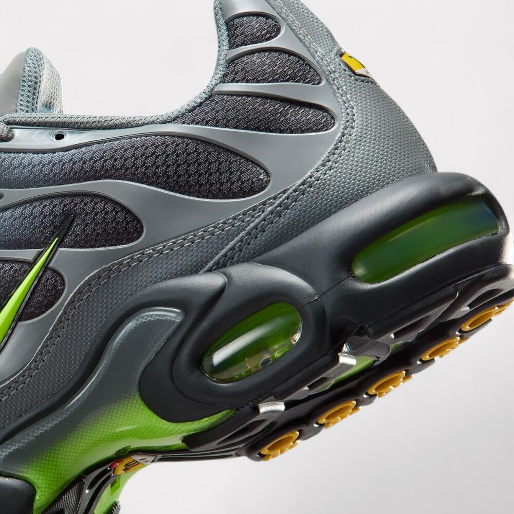Nike Air Max Plus - Smoke Grey Volt 7/7