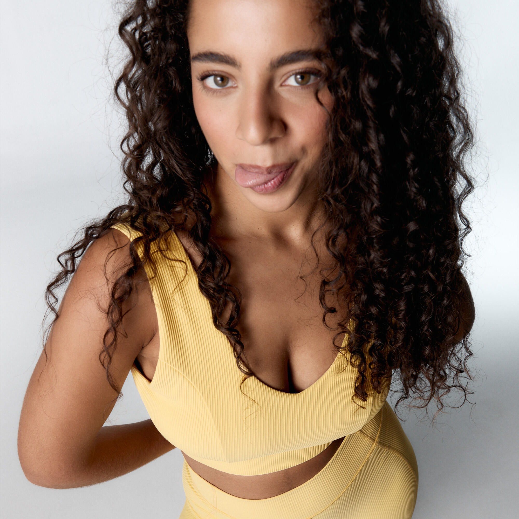 Sujetador Top deportivo Riva Sujeción baja de mujer Black Limba Soft Yellow 6/7