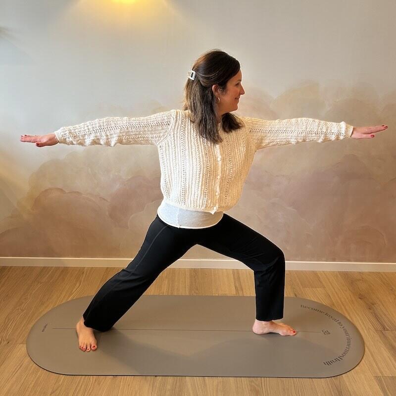 Tapis de yoga antidérapant Star Mantra Taupe 2/3