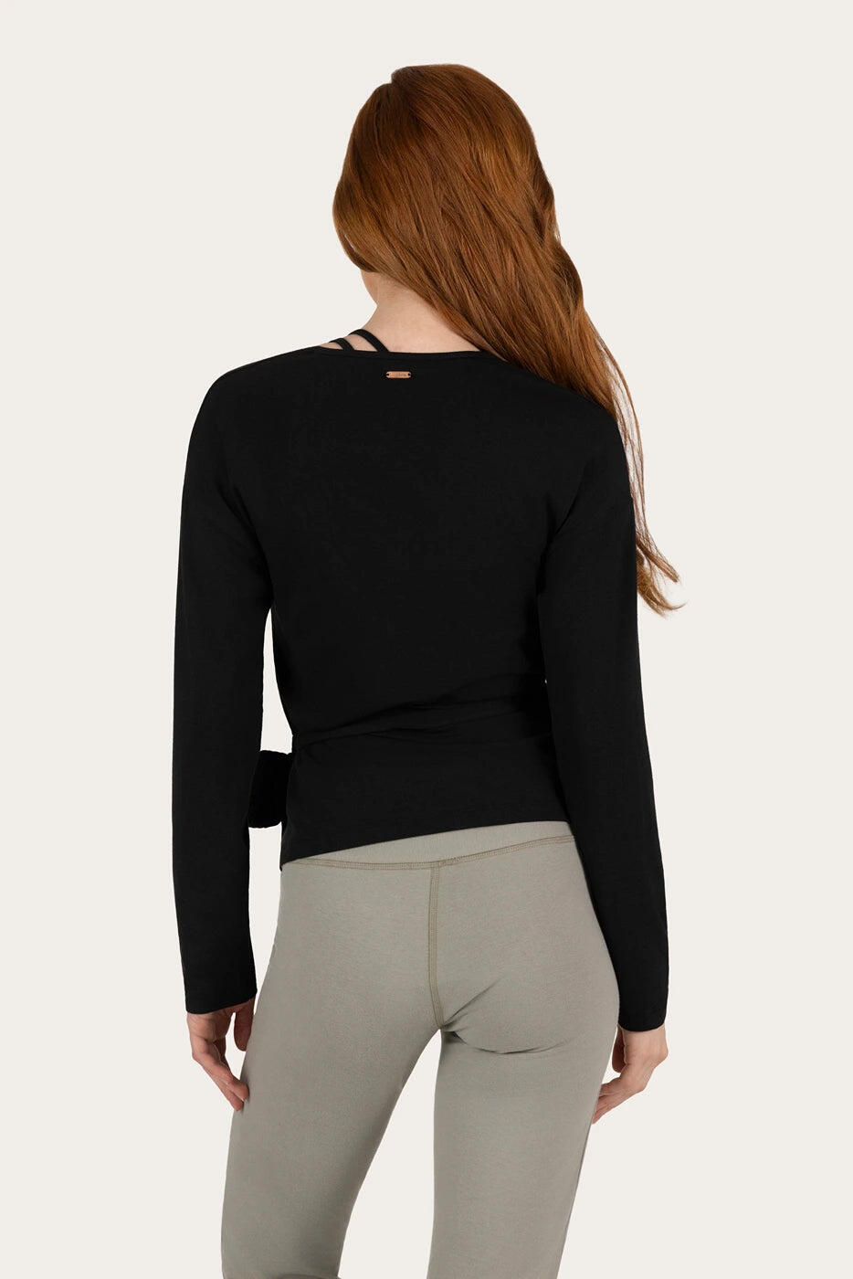 Veste de yoga cache-cœur Aurora – Noir Onyx 3/5