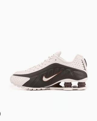 Nike Shox R4 Donna COLORE BIANCO NERO MARRONE AR3565 104 WHITE
