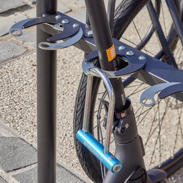Range 6 trottinettes + 3 vélos face à face 5/6