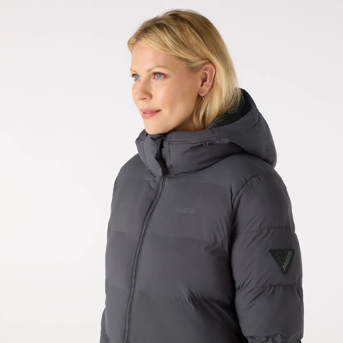 Chaqueta acolchada activa con capucha para mujer Musto 4/5