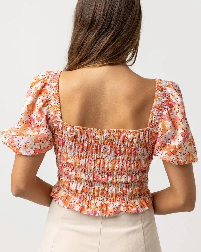 Top femenino con fruncido floral rosa 3/4