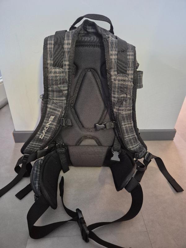 Entre Particuliers - Sac à dos de randonnée DAKINE 20 litres 2/3