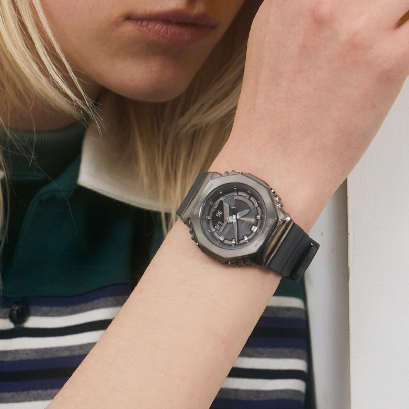 Damenuhr Casio GM-S2110B-8AER, Quartz, 40mm, 20ATM 5/6