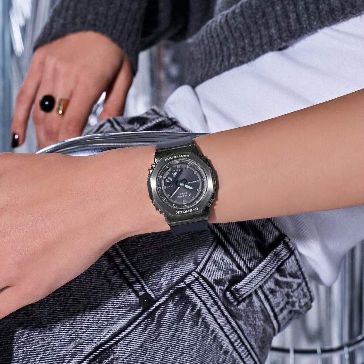 Damenuhr Casio GM-S2110B-8AER, Quartz, 40mm, 20ATM 4/6