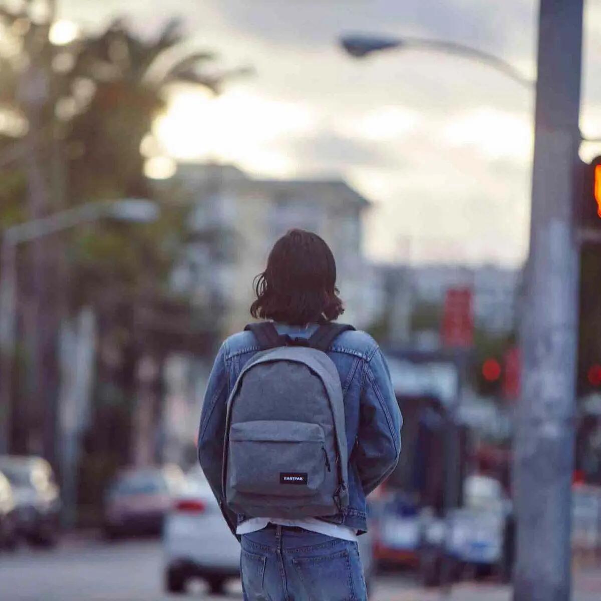 Mochila Eastpak extra confortável Out Of Office 6/7