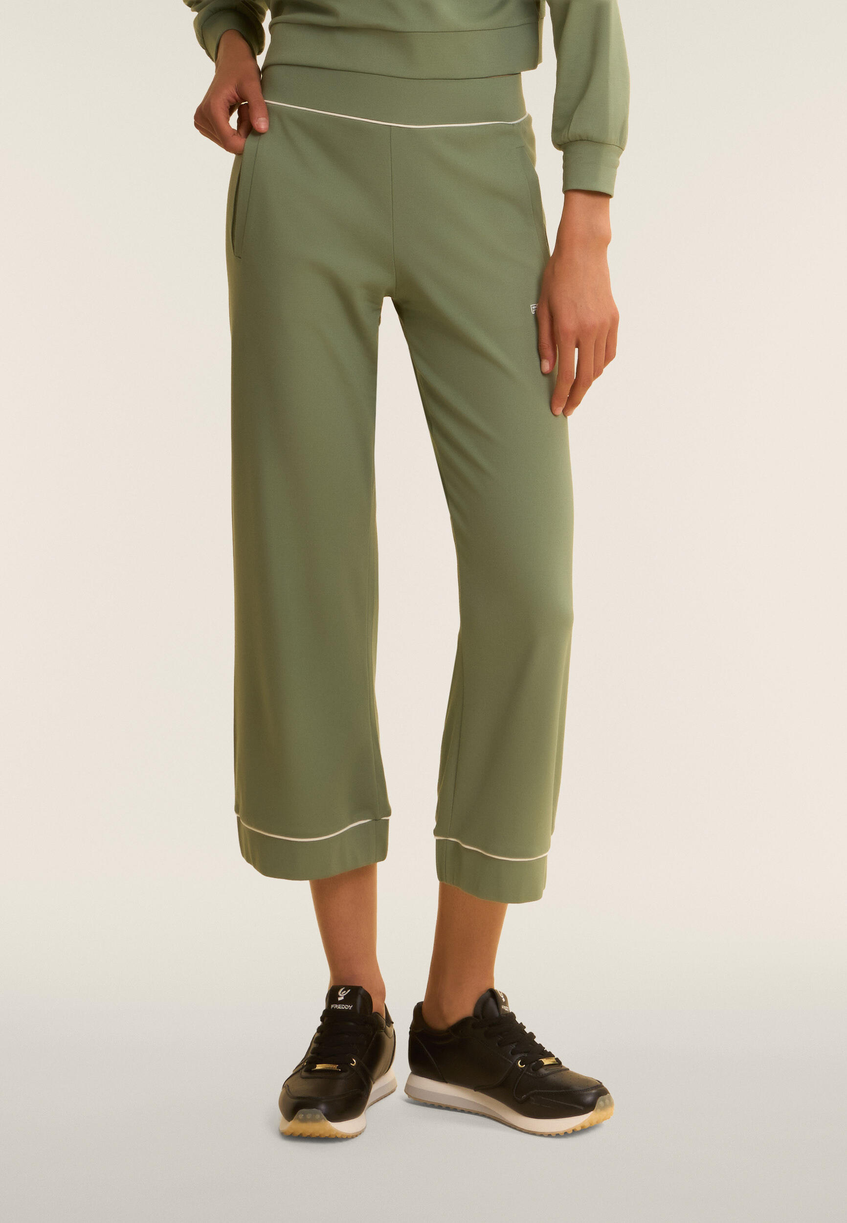 Pantaloni Sportivi Wide Leg Cropped con tasche interne 2/4