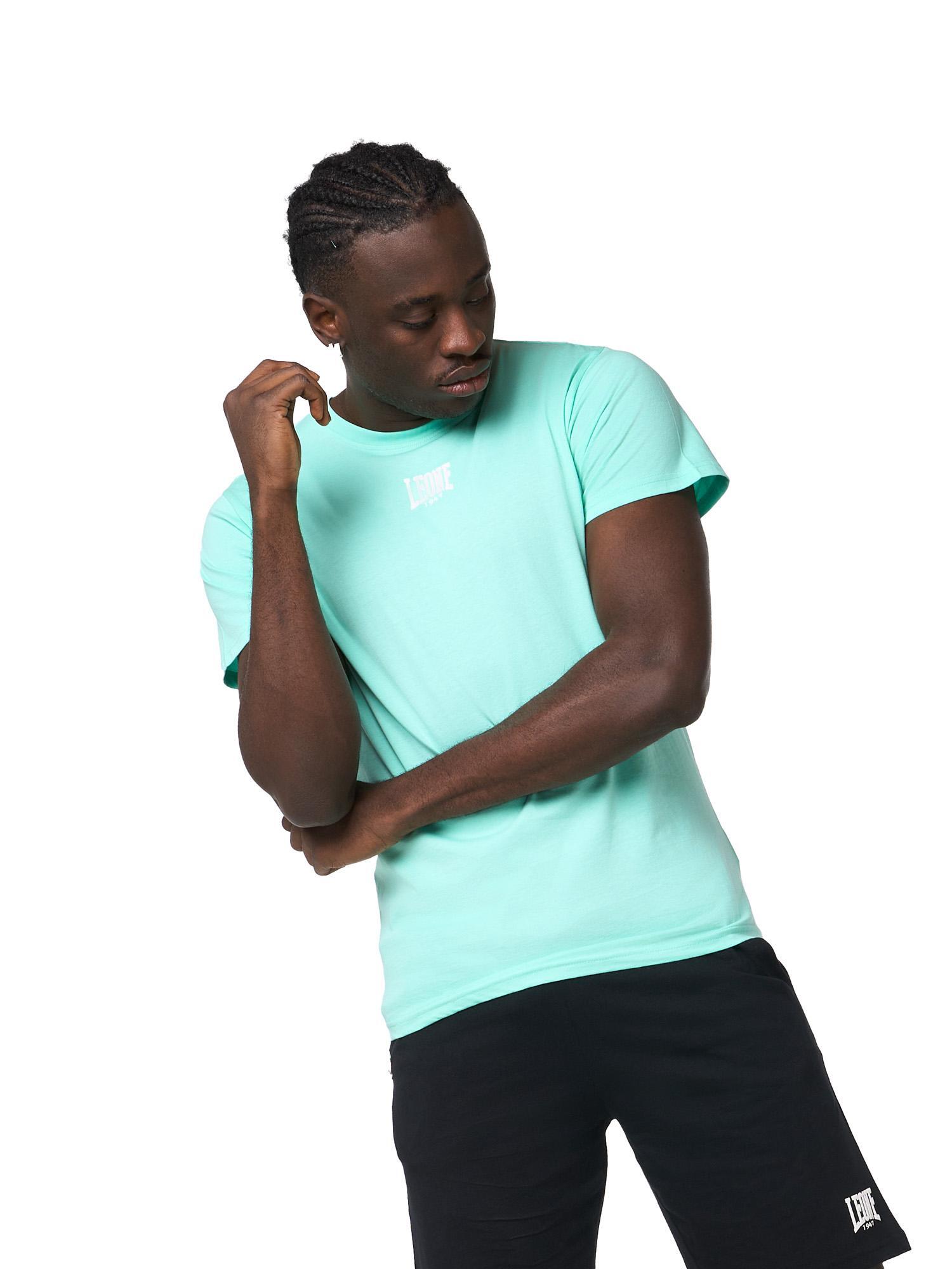 Completo set da uomo composto da t-shirt e pantaloncini Leone Basic 5/8