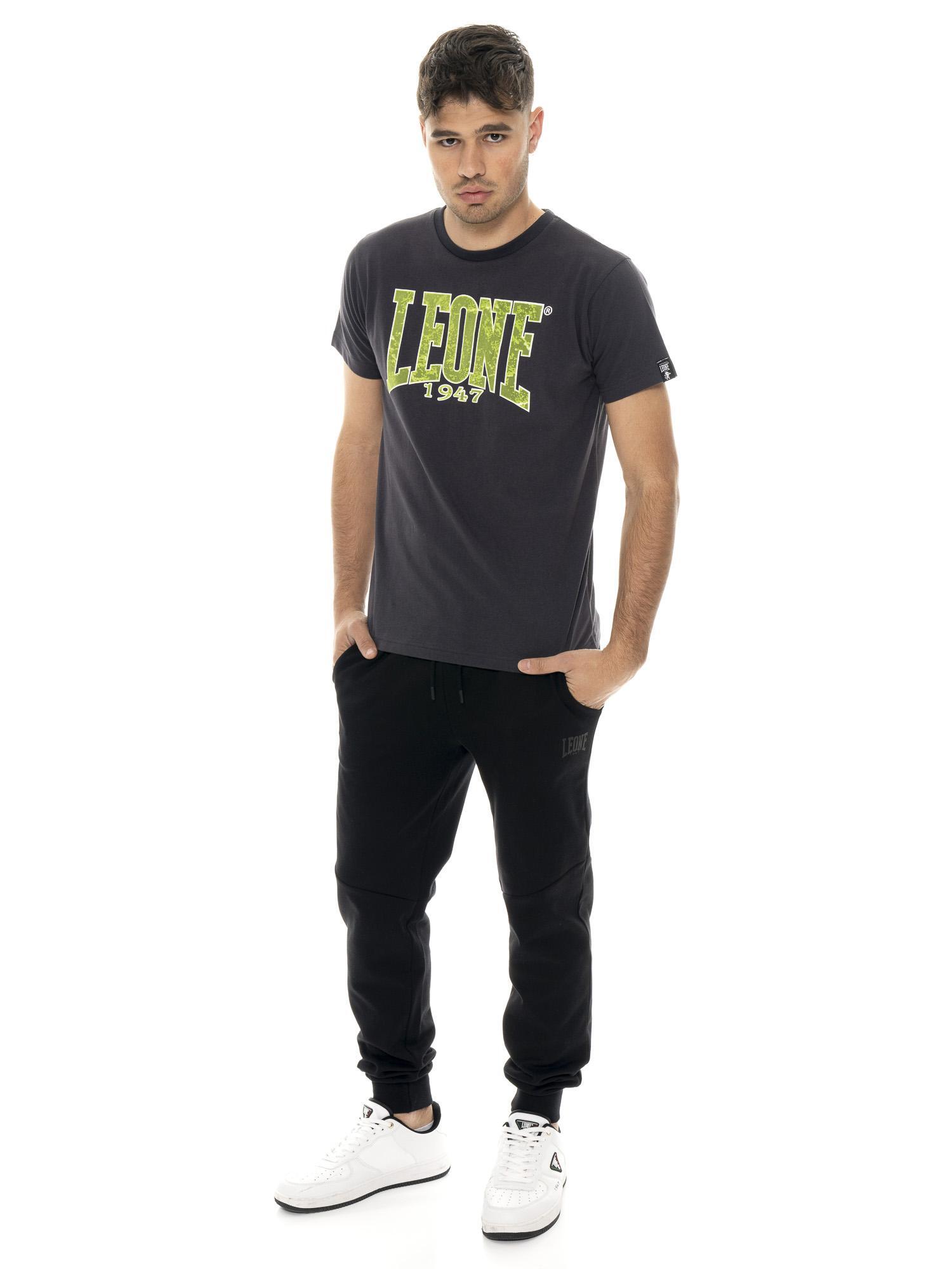 Heren T-shirt met korte mouwen van katoen met New Era 1947 Leone flockprint. 2/5