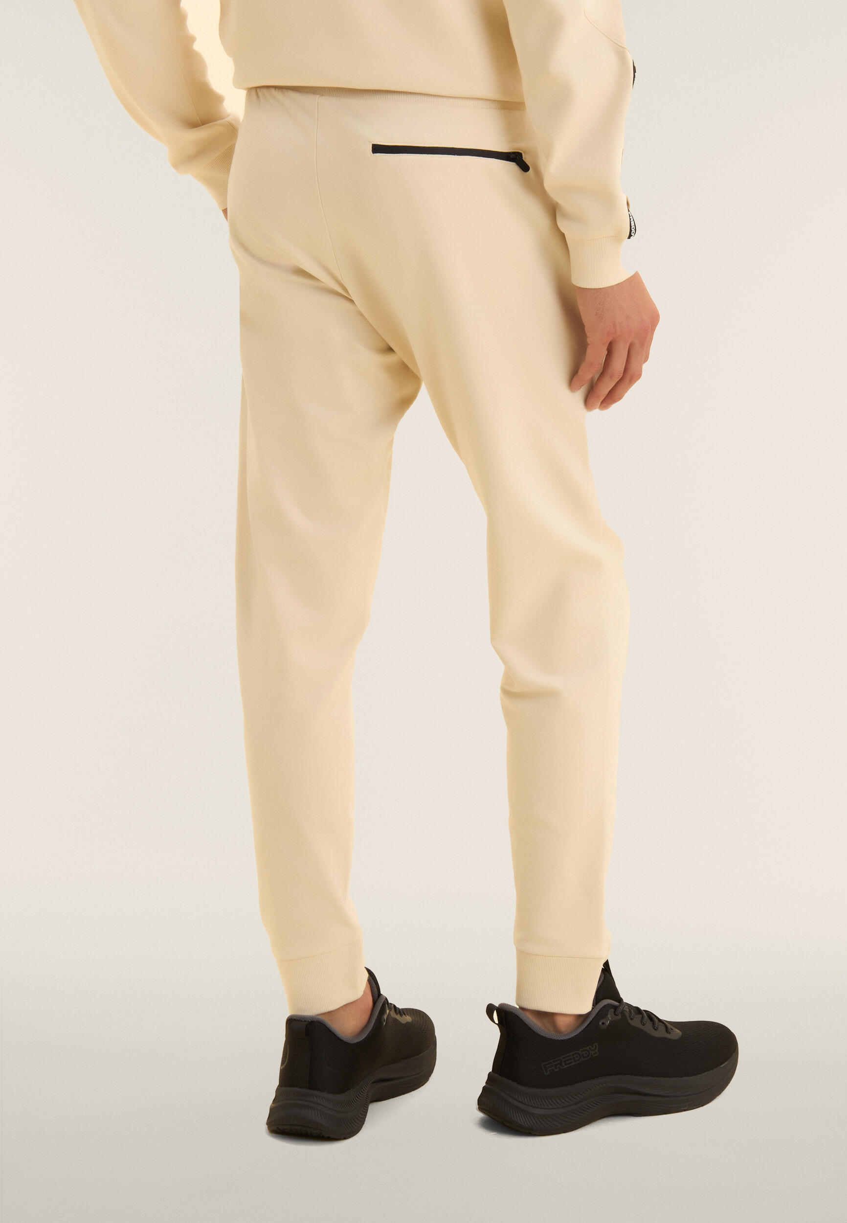 Pantalón ceñido recortado con bajo de canalé 3/4