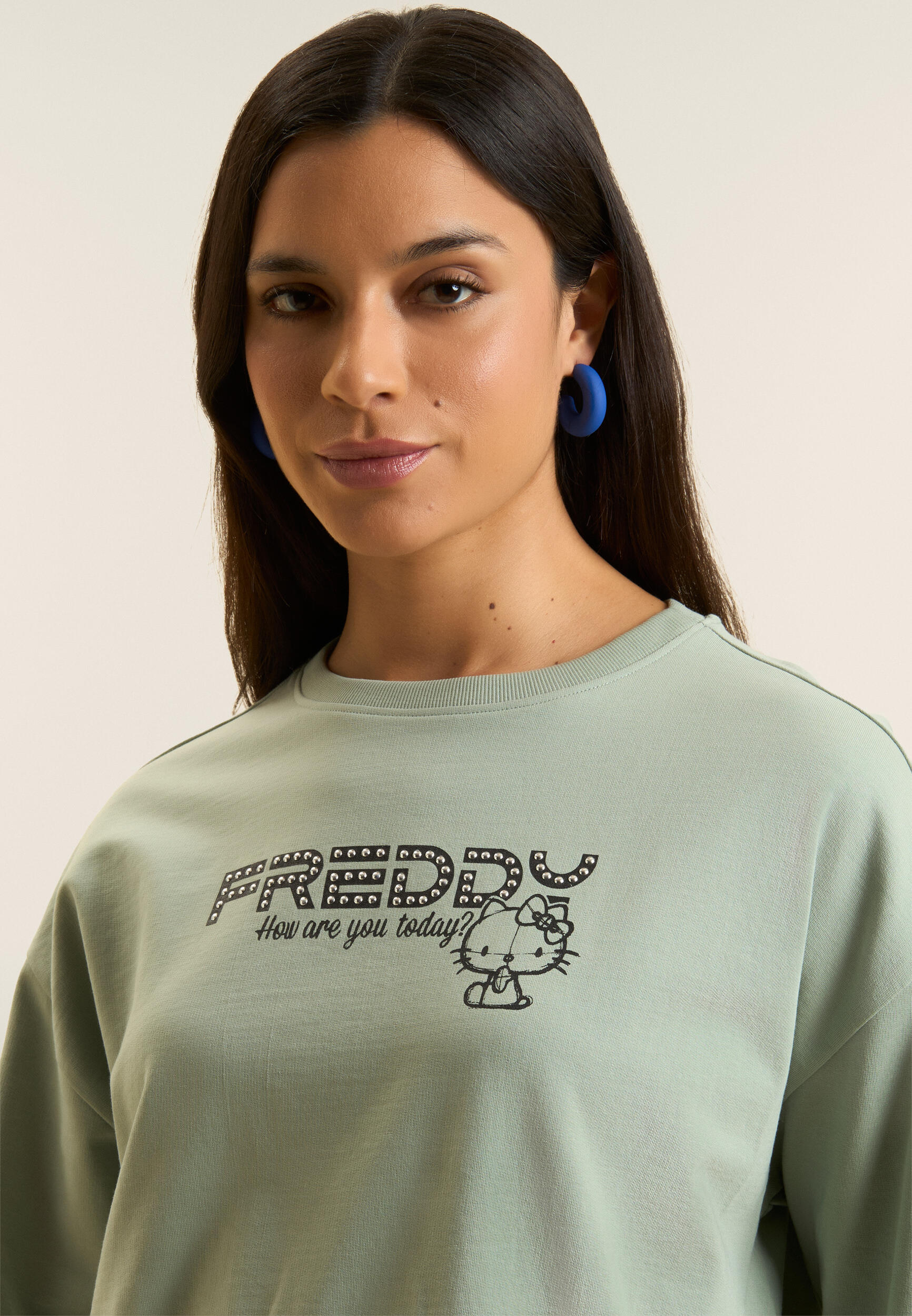 Felpa cropped girocollo con logo borchie Hello Kitty 4/4
