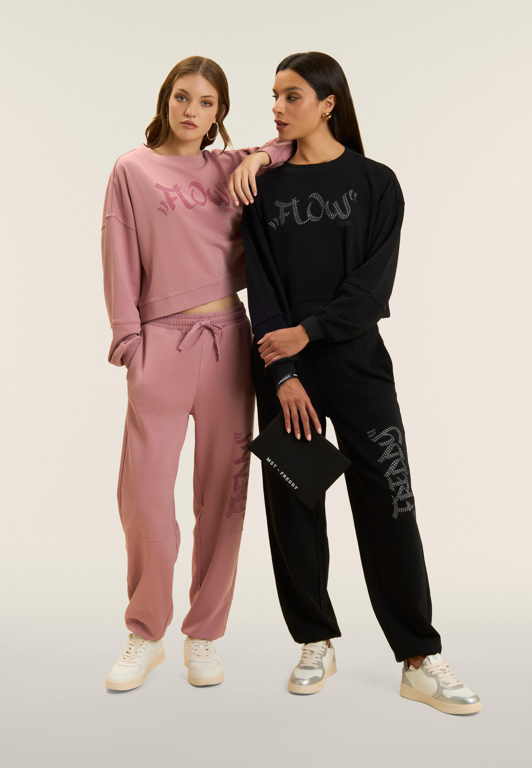 Felpa Cropped con stampa "FLOW" e borchie 5/5