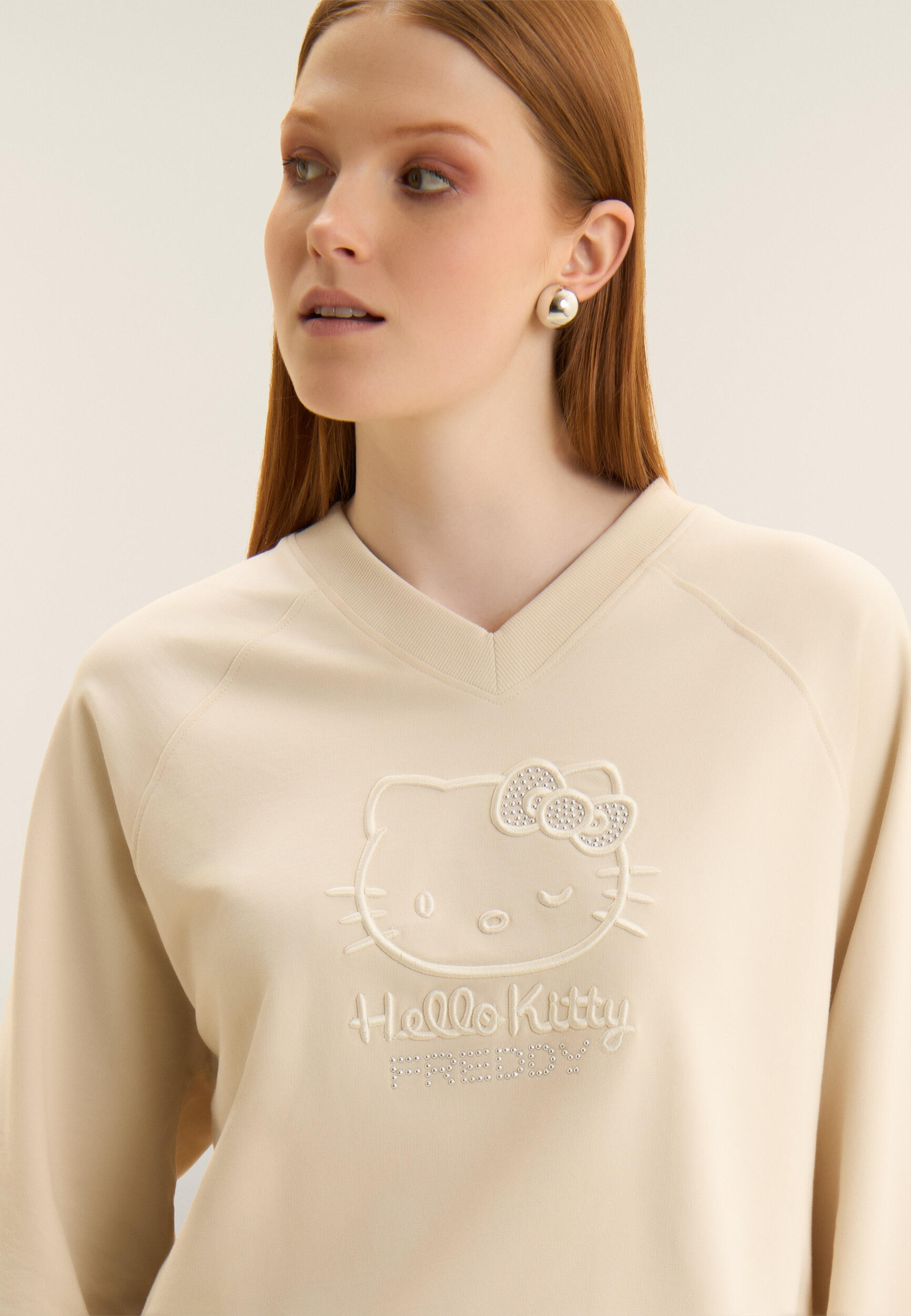 Sweat-shirt court avec col en V et broderie Hello Kitty 4/4