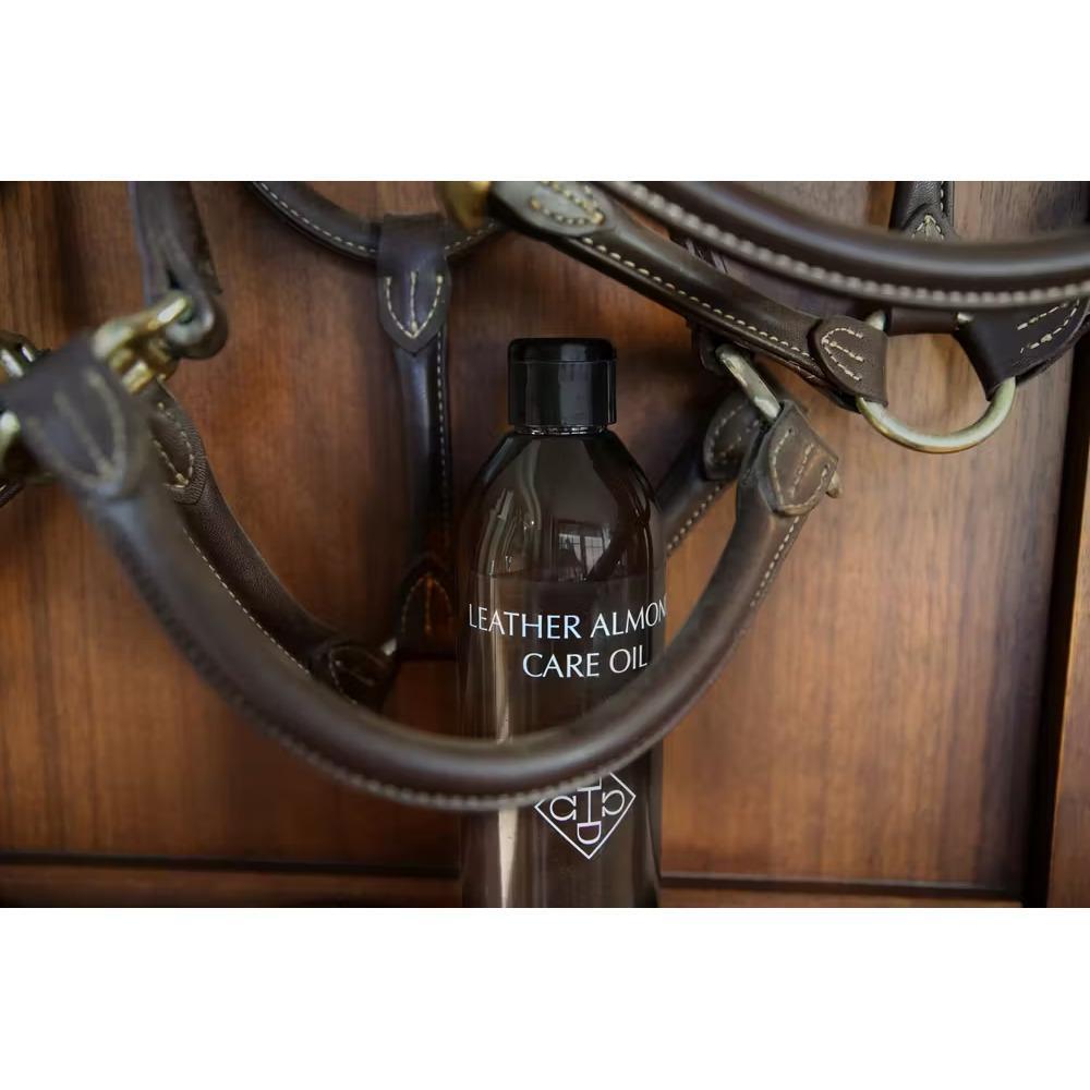 Huile pour cuir à l'amande Grooming Deluxe 2/3
