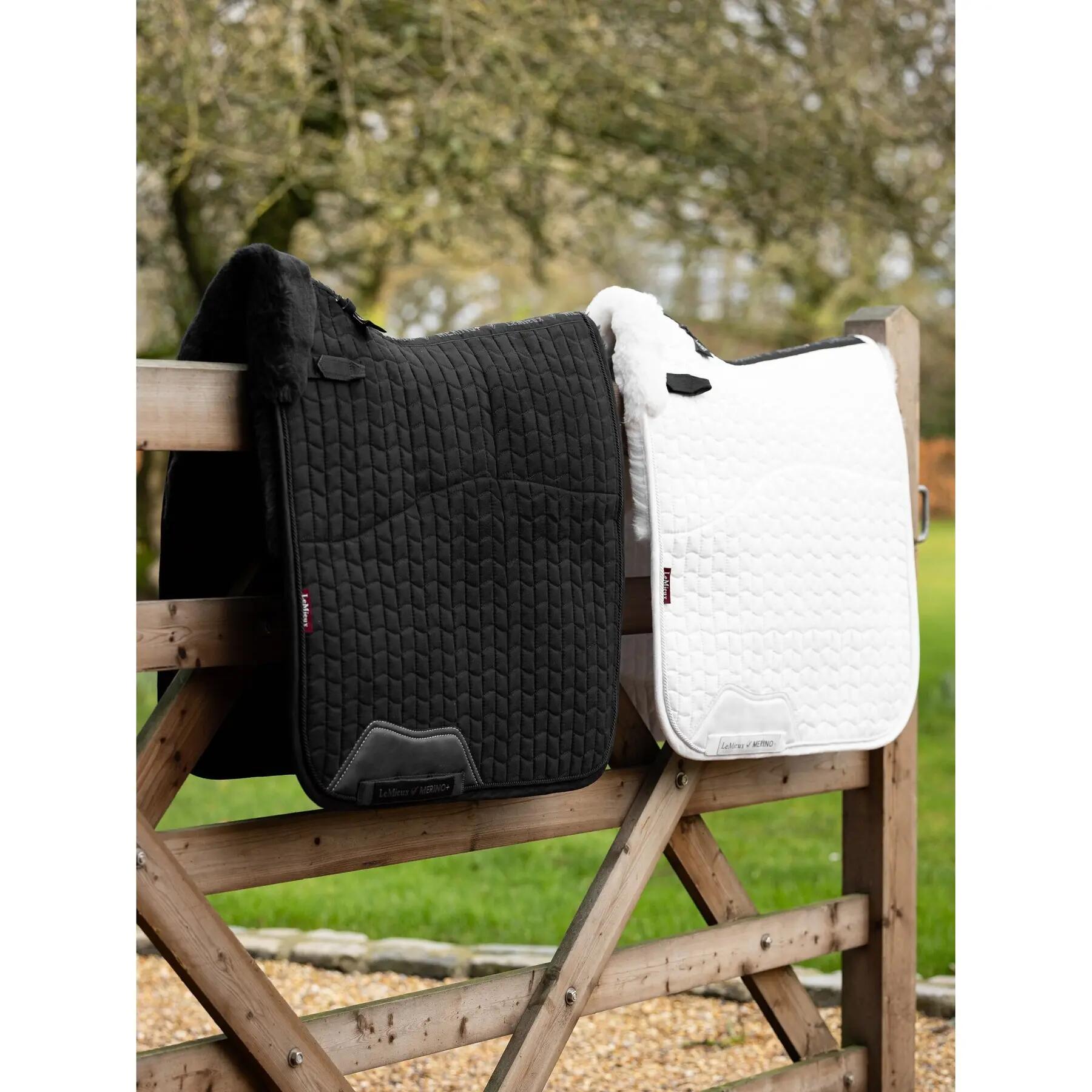 Dressuurmat voor paarden LeMieux Merino+ Square 3/3
