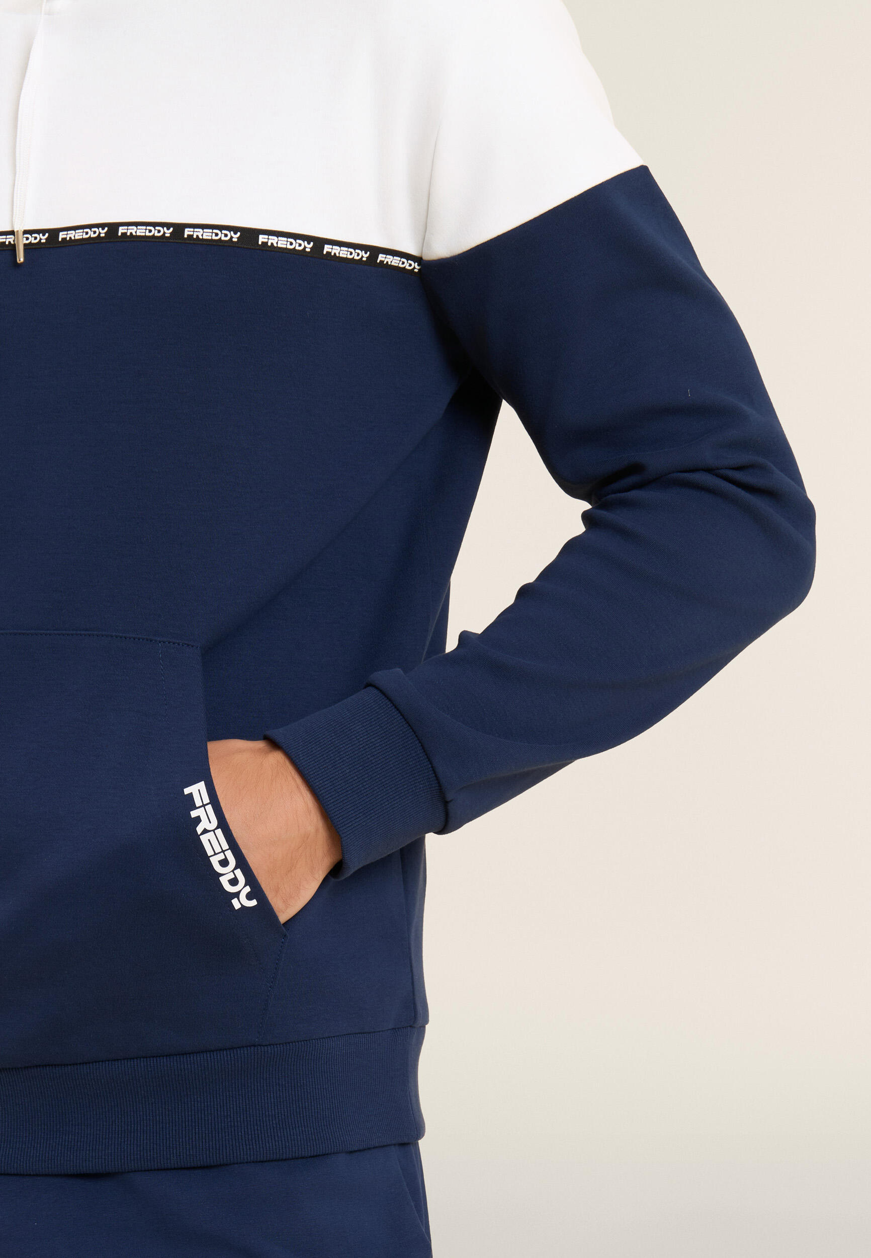 Felpa colour block con cappuccio e inserto logato 4/5