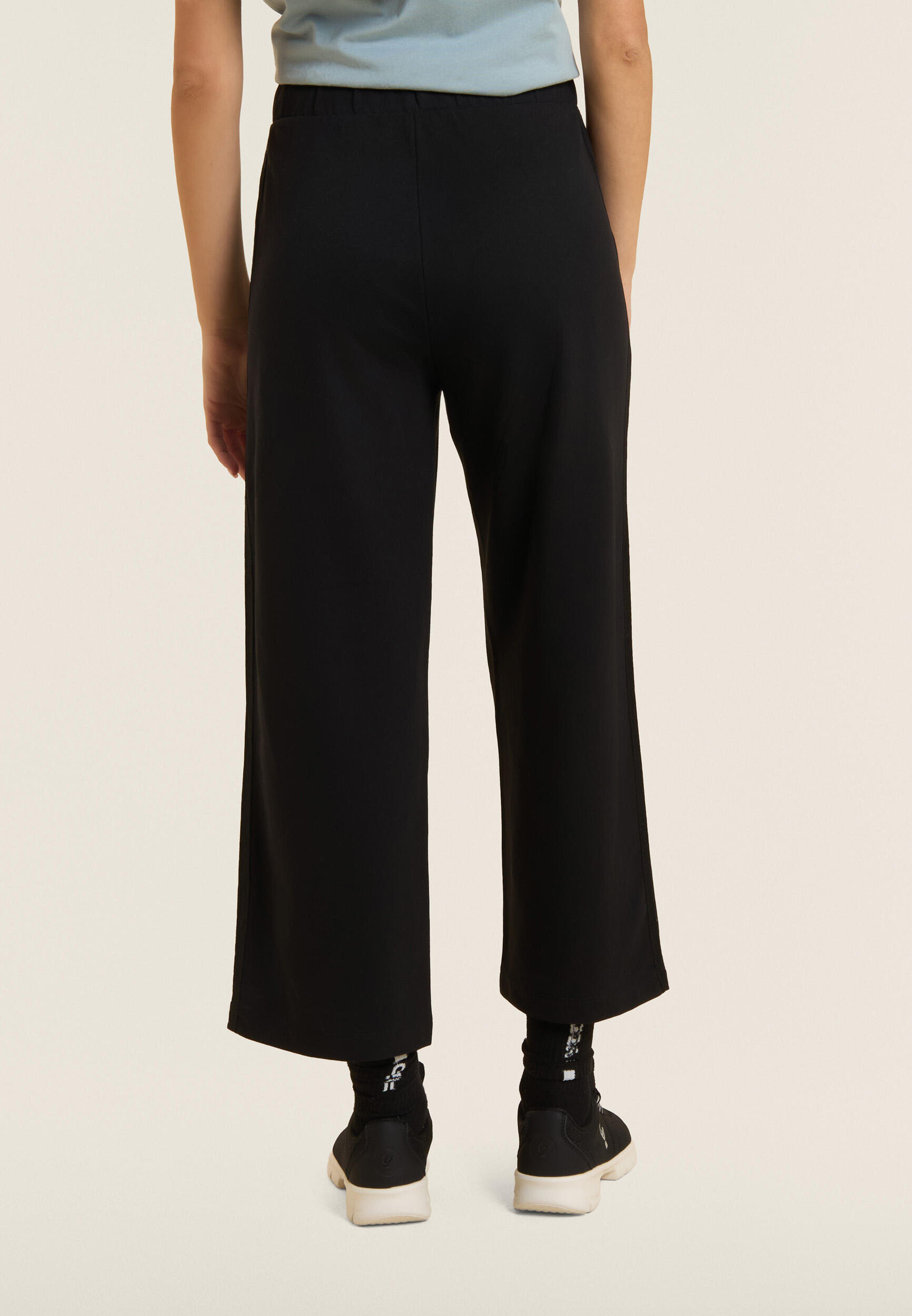 Pantalon de sport court à coupe confortable et jambes larges 3/5