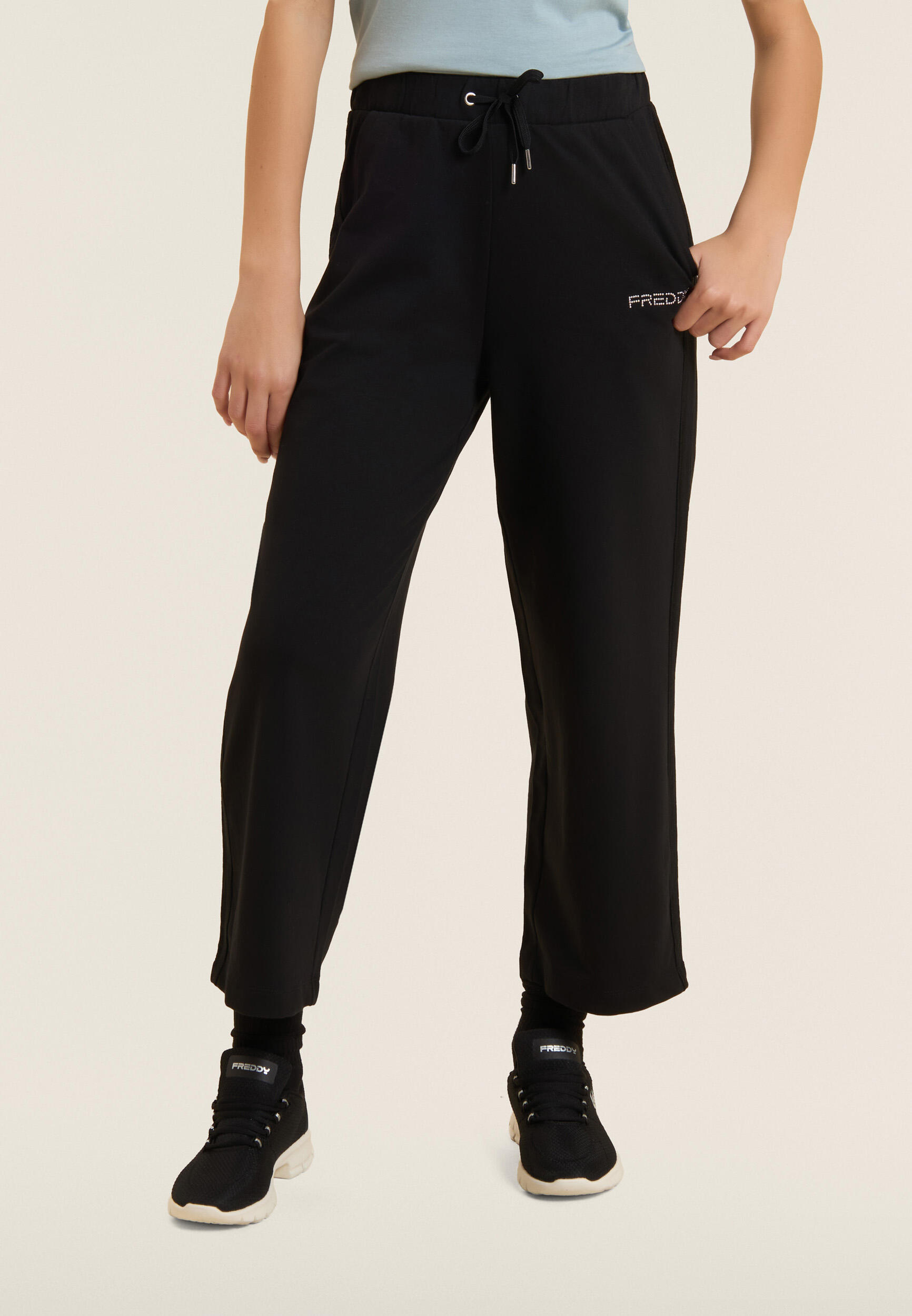 Pantalon de sport court à coupe confortable et jambes larges 2/5