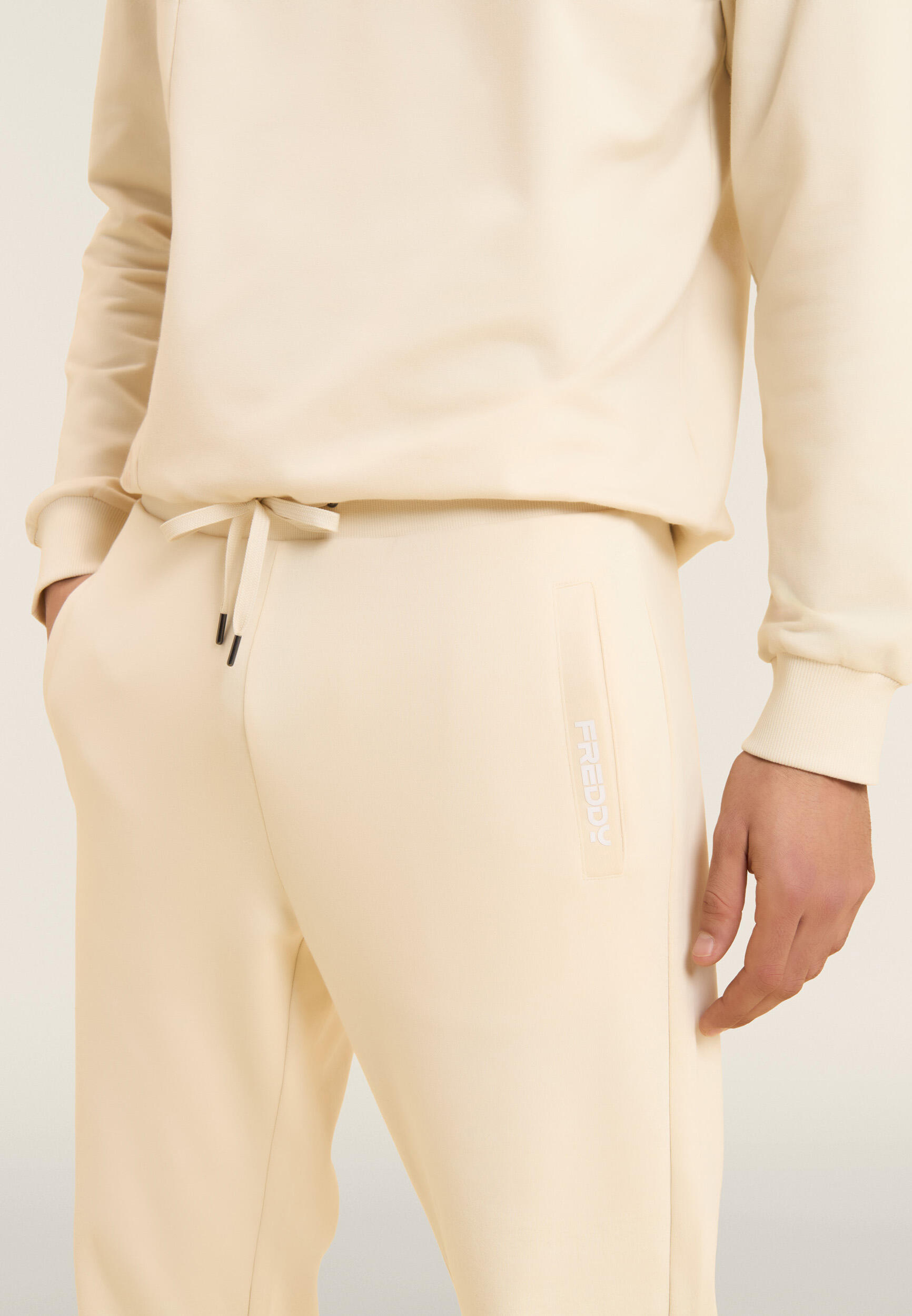 Pantaloni sportivi in cotone con taschino posteriore 4/5