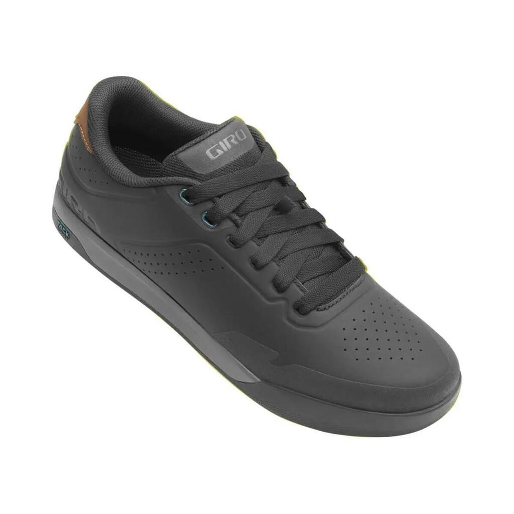 Shoes Giro Latch