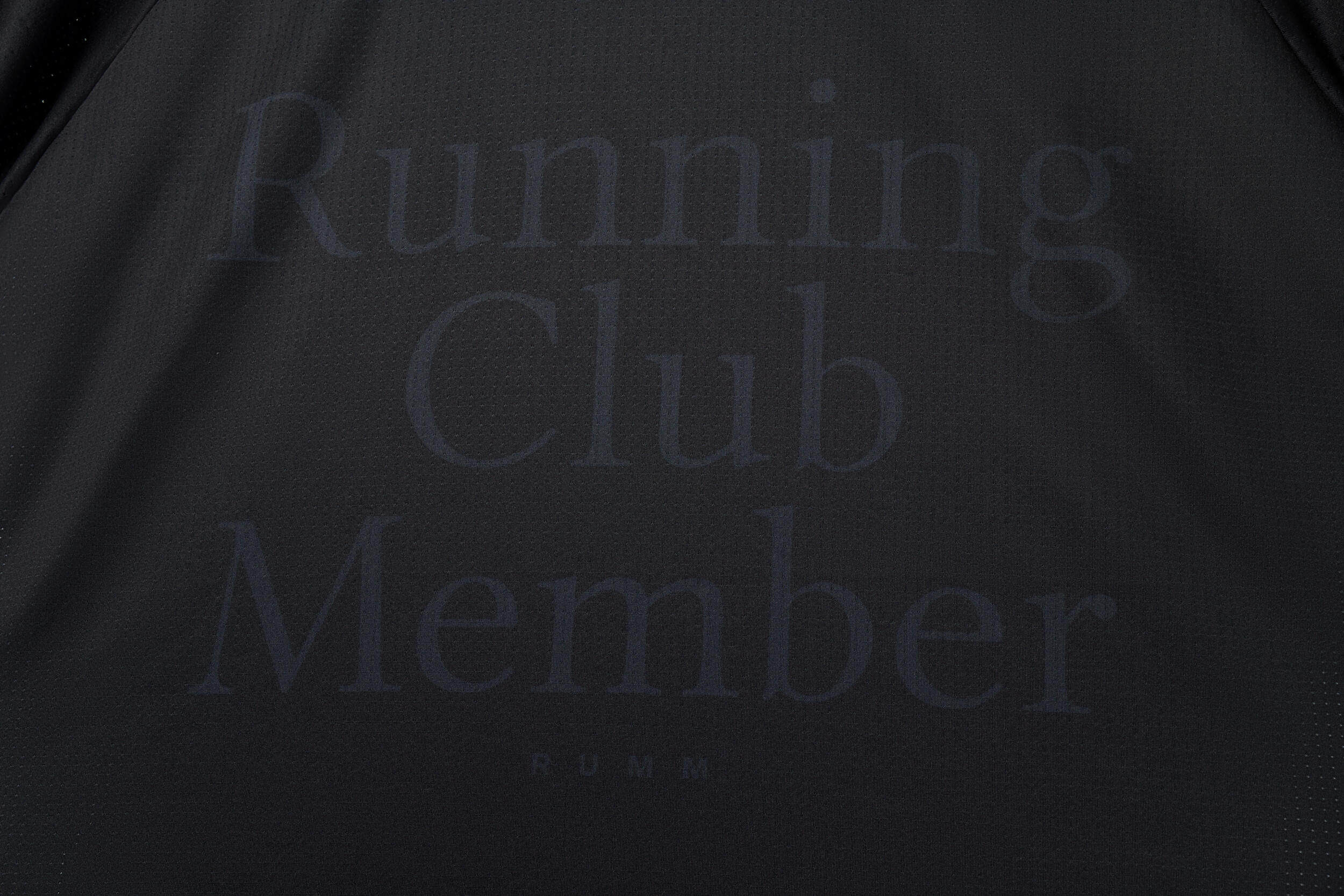 T-shirt légère et respirante de trail running, séchage rapide et tissu recyclé. 3/4