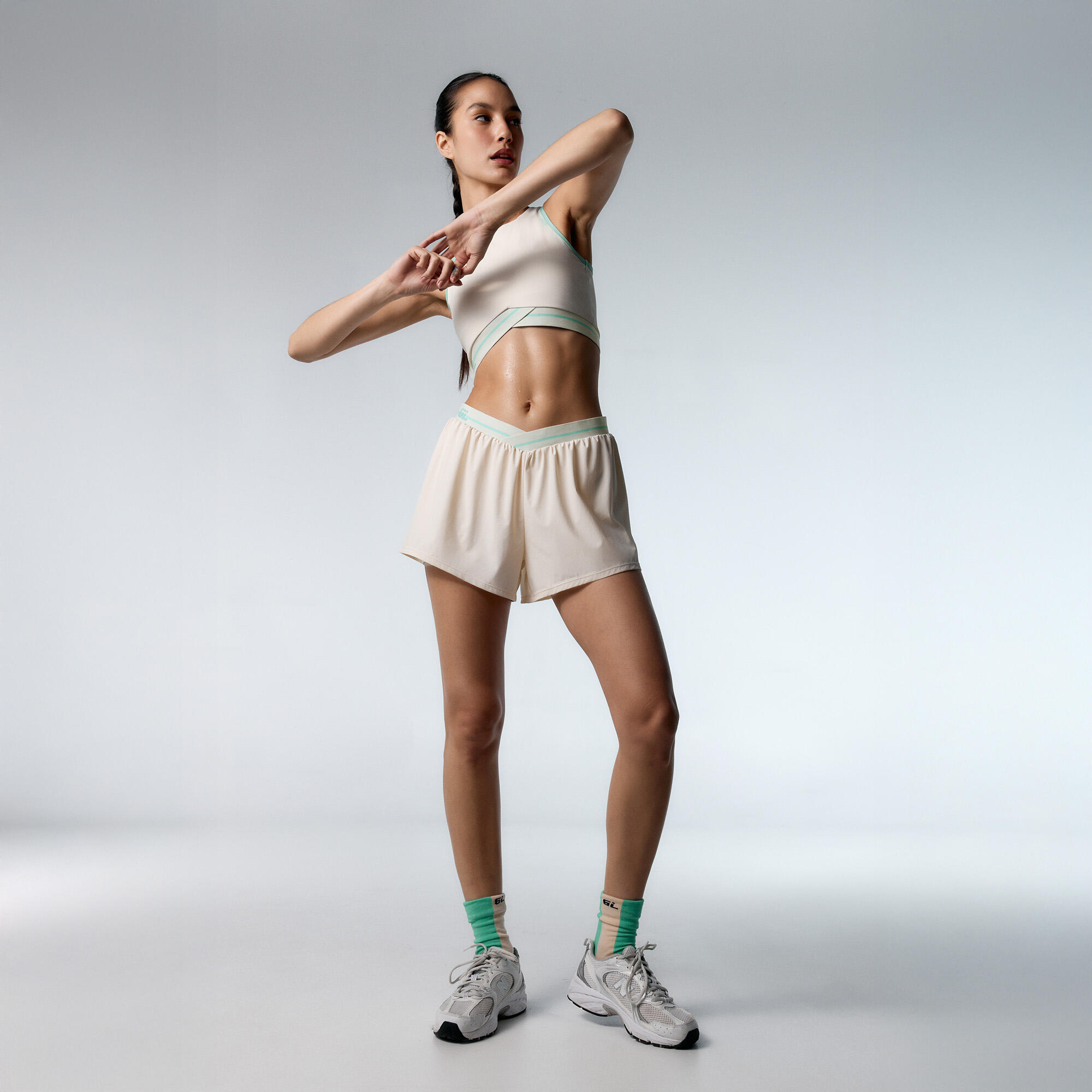 Short deportivo Tokio Sujeción alta de mujer Black Limba Cream 4/7
