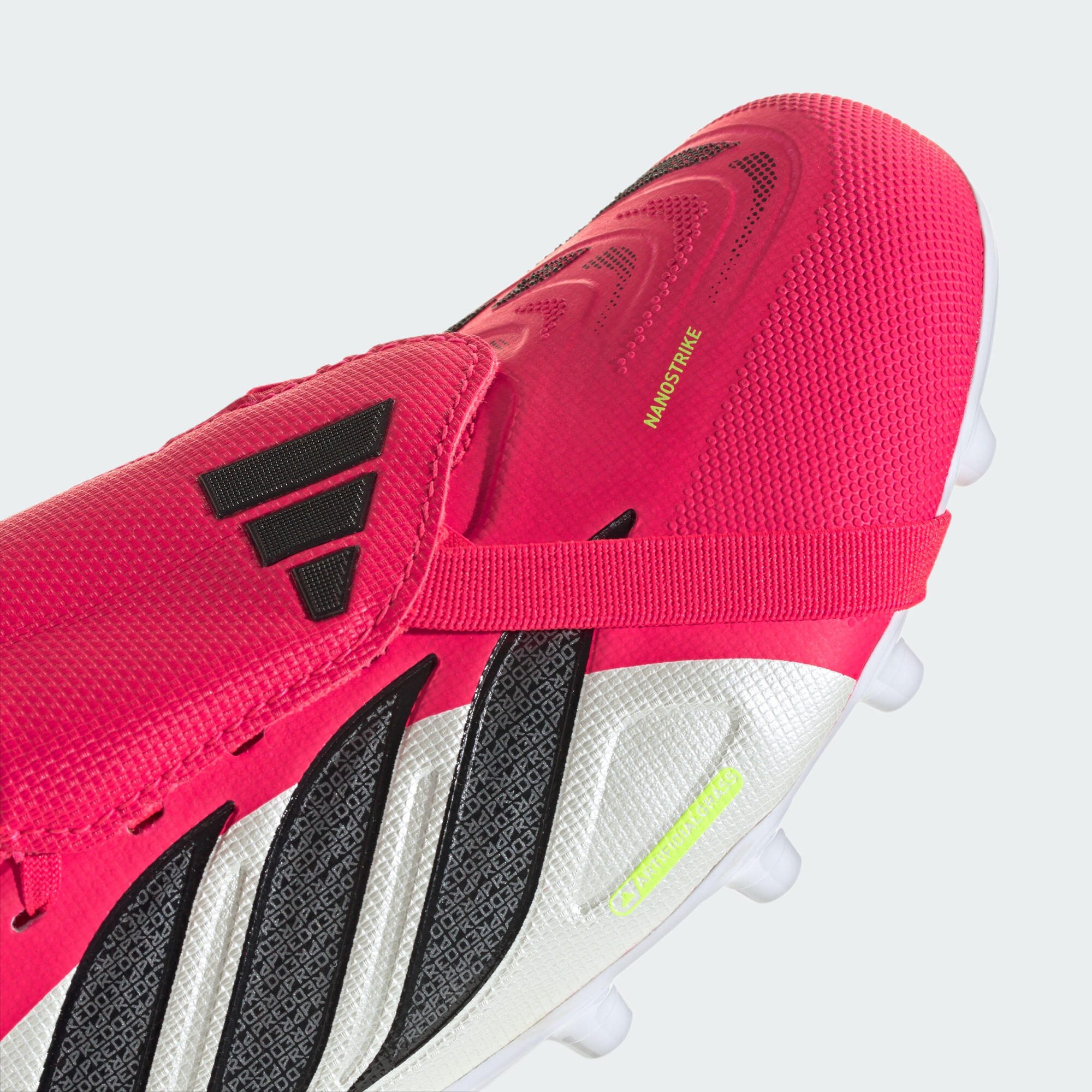 Scarpe da calcio PREDATOR LEAGUE Kids con linguetta ripiegabile per superfici in 6/7